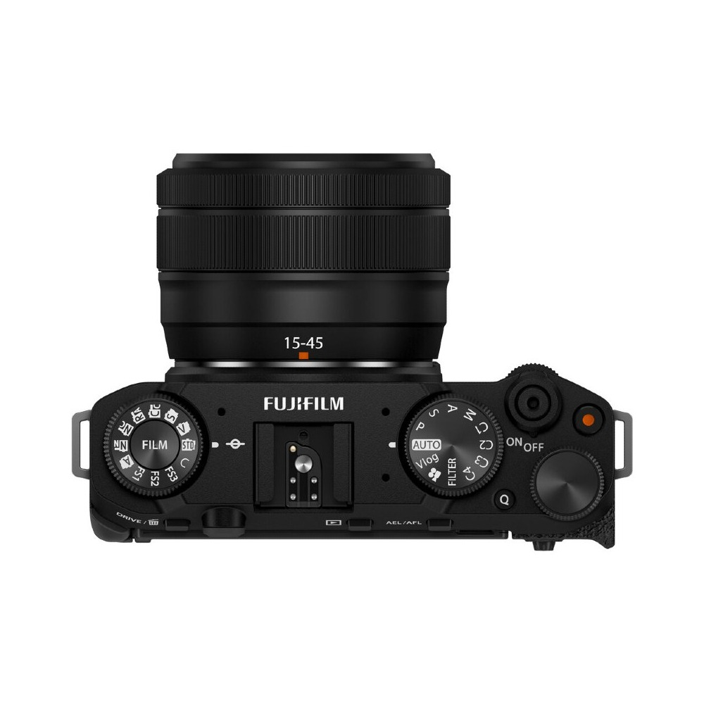 Schwarze Fujifilm-Kamera mit Objektiv. Draufsicht zeigt Räder, Tasten und Einstellungen. Das Objektiv hat die Markierung 15-45.