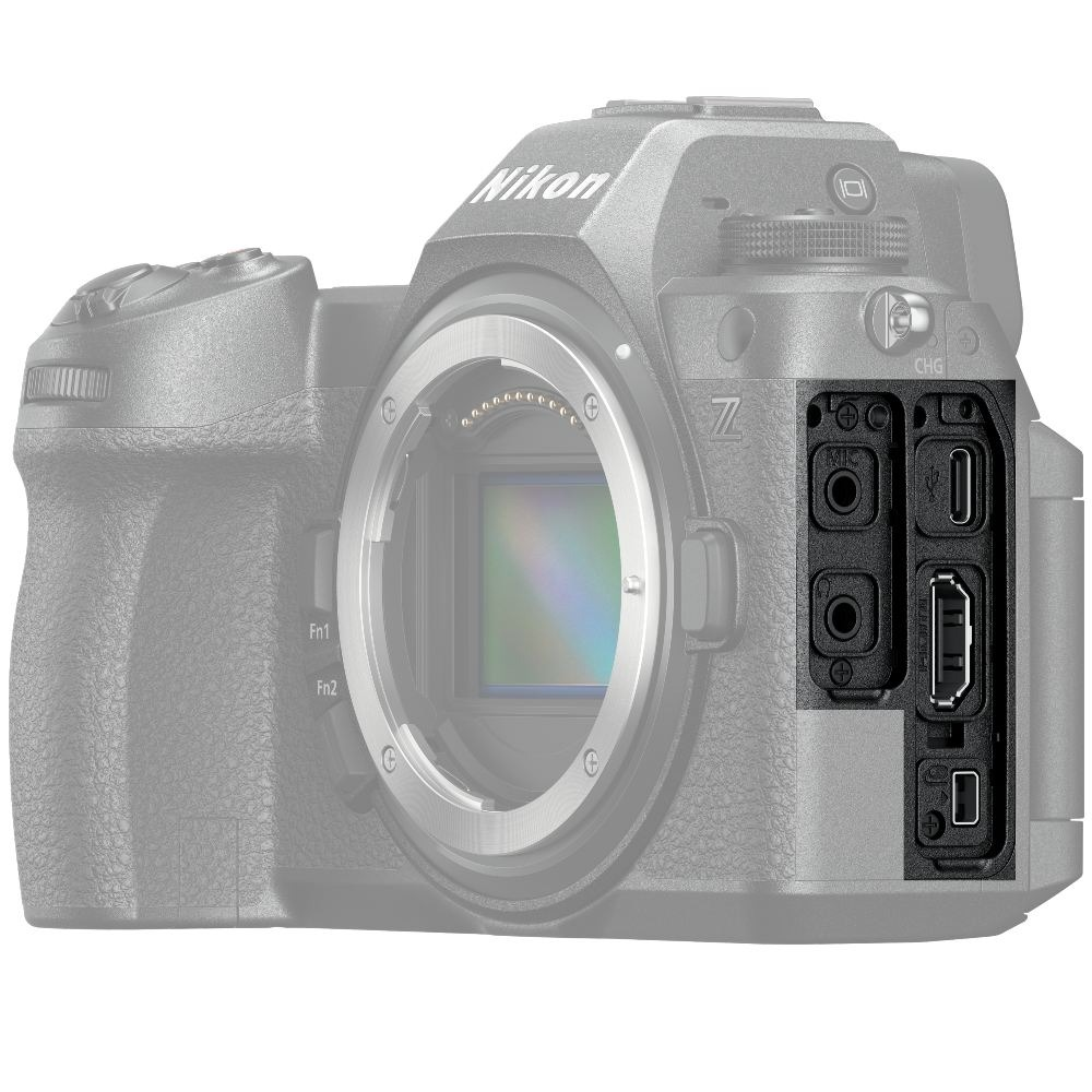Ein grauer Nikon Z Kamerabody wird gezeigt, der das Objektivbajonett, die Bedienelemente und verschiedene Anschlüsse zeigt, mit dem Nikon-Logo.
