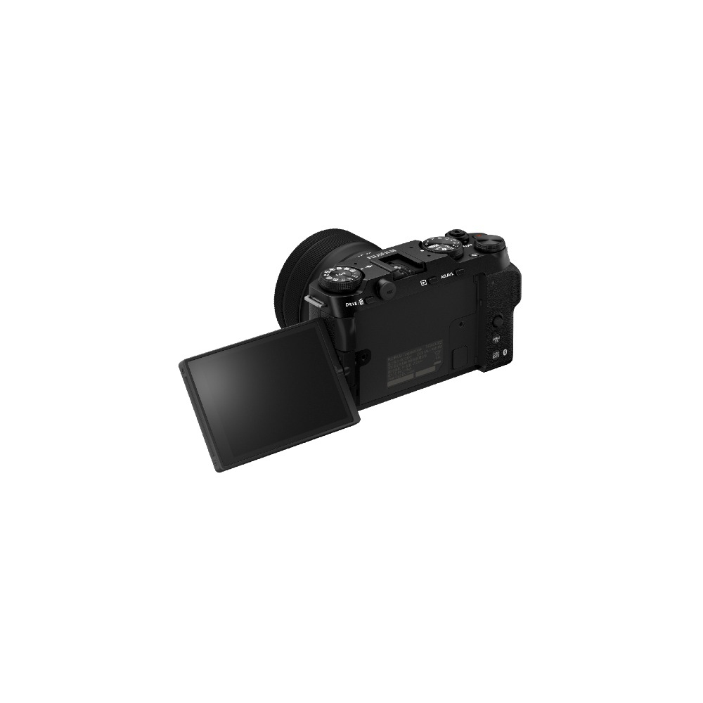 Eine schwarze Kamera mit Objektiv und offenem Bildschirm. Knöpfe und Räder sind sichtbar. Der Hintergrund ist weiß.