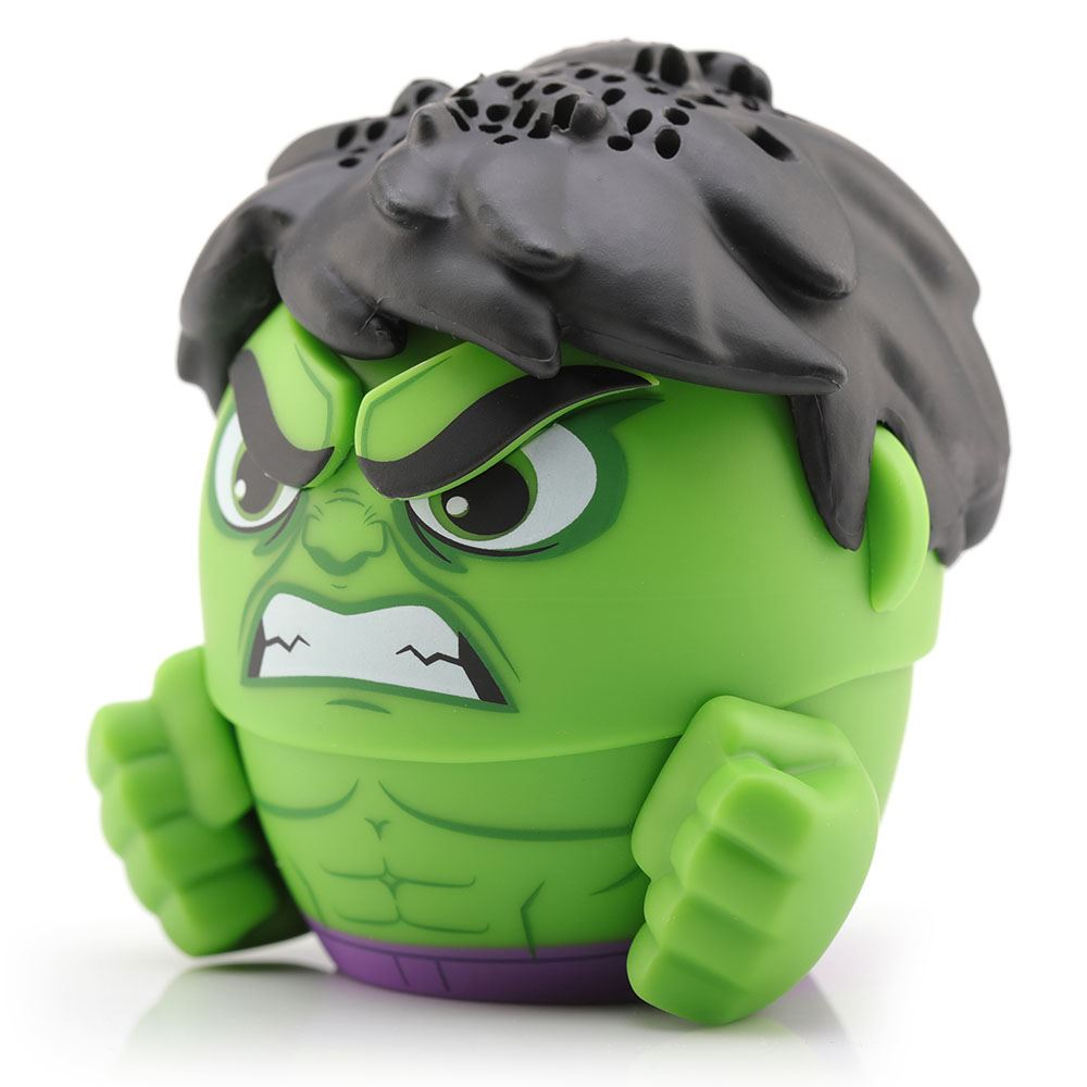 Eine grüne Hulk-Figur mit schwarzen Haaren. Es hat ein wütendes Gesicht und geballte Fäuste. Lila Band an der Basis.
