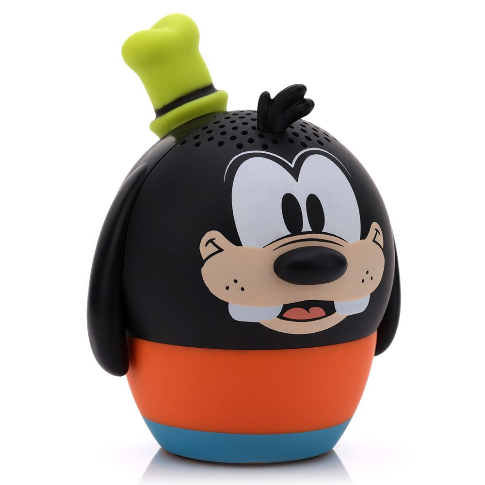 Een Goofy-vormige luidspreker. Zwarte kop, oranje lichaam, blauwe basis en een groene hoed. Het heeft een lachend gezicht.