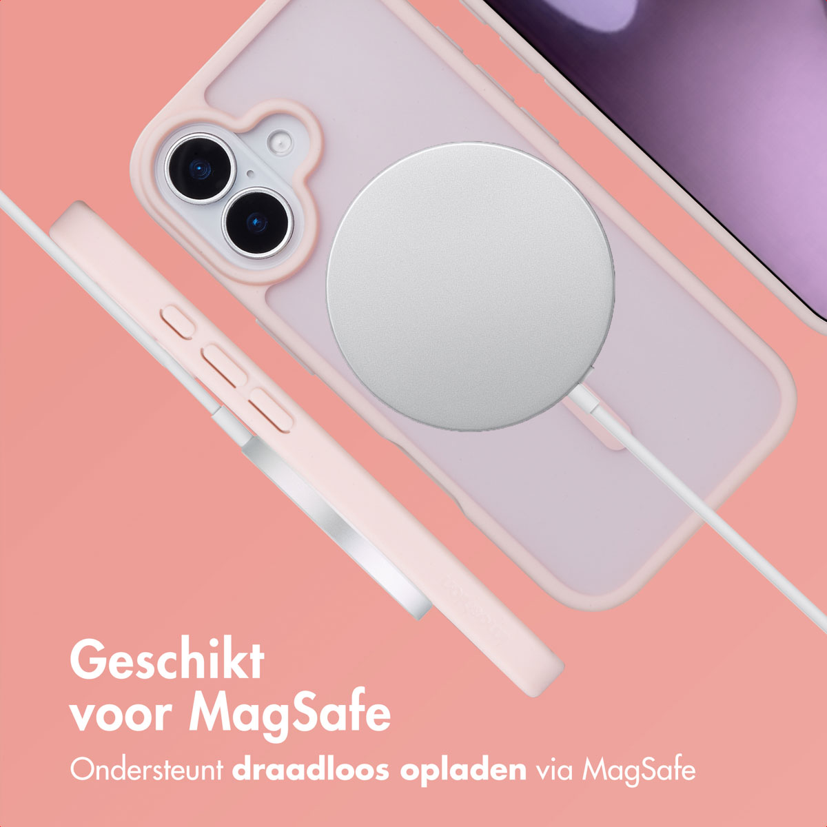 Een roze telefoonhoesje met een MagSafe-oplader bevestigd. Tekst: Geschikt voor MagSafe en ondersteunt draadloos opladen via MagSafe.