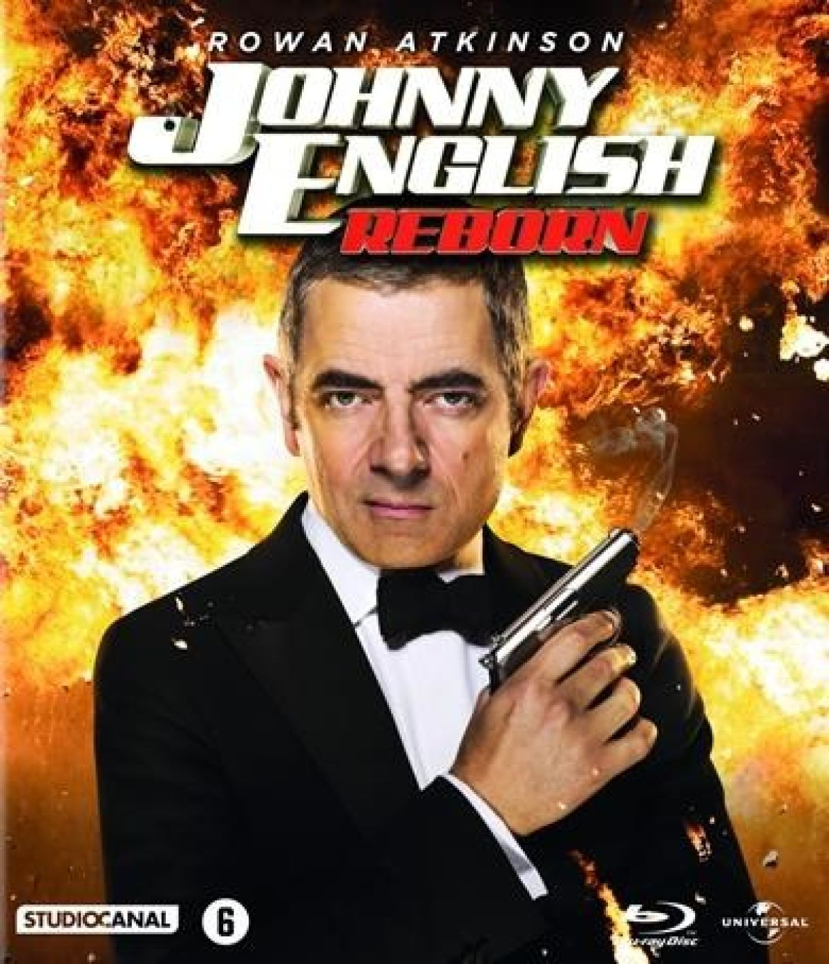 Rowan Atkinson als Johnny English. Hij draagt een smoking en houdt een pistool vast. De achtergrond is een explosie, de titel is Reborn.