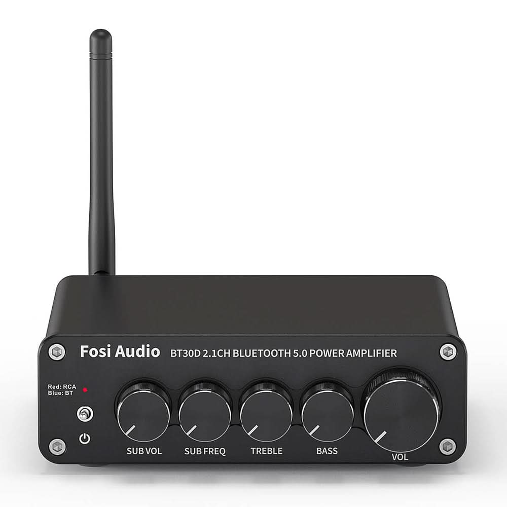 Amplificateur Fosi Audio noir avec antenne et boutons de contrôle. Texte: Sub Vol, Sub Freq, Treble, Bass et Vol.