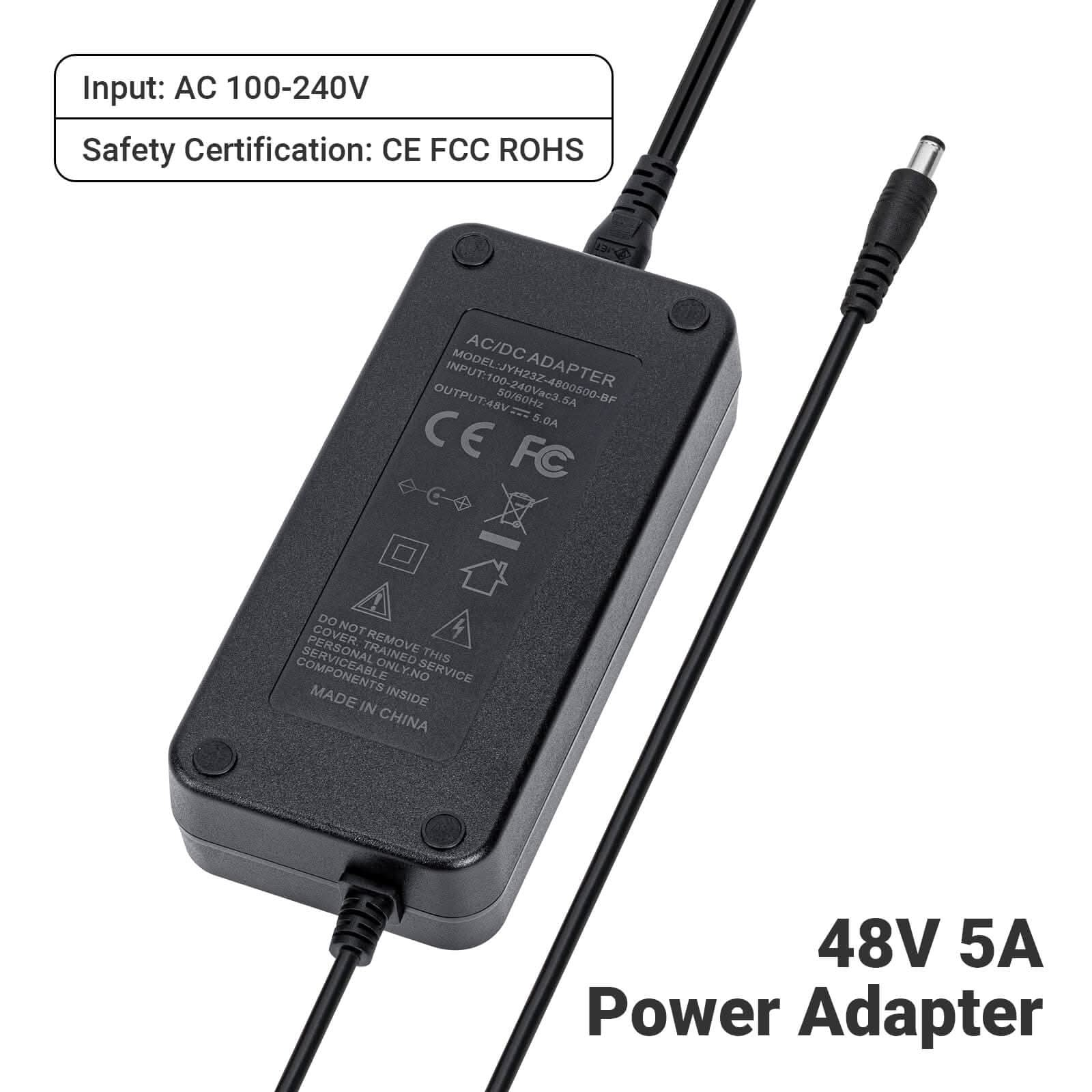 Adaptateur secteur noir avec câbles attachés. Le texte comprend la tension et les certifications de sécurité. Lit '48V 5A Power Adapter'.