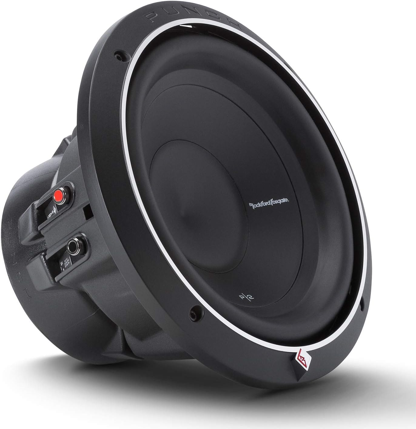 Ein schwarzer Rockford Fosgate P2 Subwoofer. Es hat einen kreisförmigen Rahmen mit weißem Streifen und rotem Logo. Der Hintergrund ist weiß.