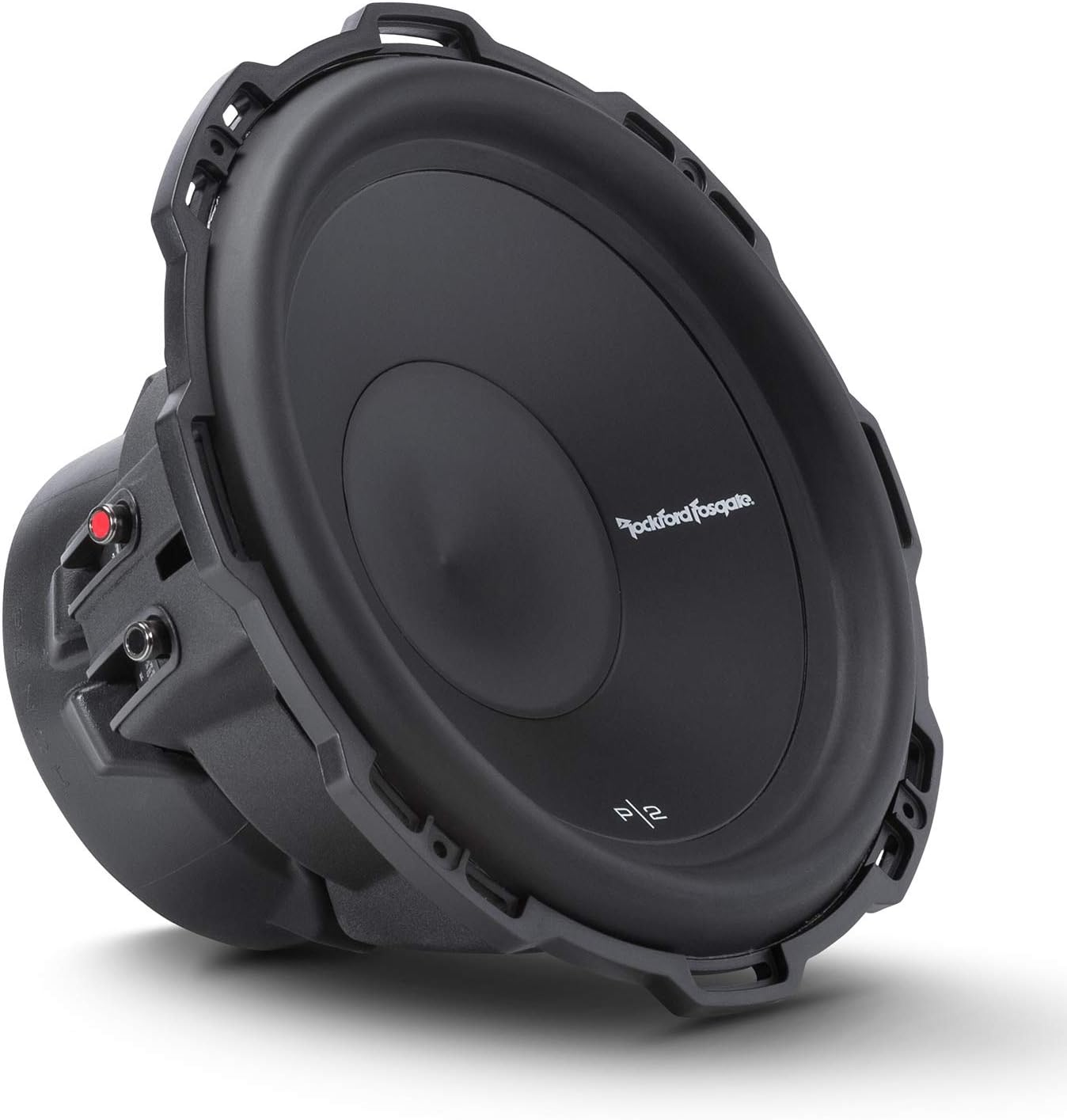 Ein schwarzer Subwoofer mit Schutzrahmen. Das Rockford Fosgate-Logo ist sichtbar. Der Subwoofer ist angewinkelt und auf weißer Oberfläche.