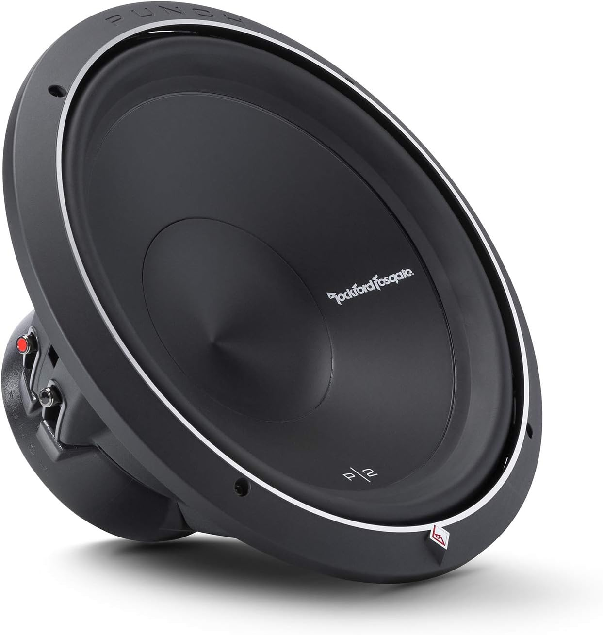 Ein schwarzer Subwoofer mit silberner Umrandung und dem Markennamen Rockford Fosgate. Er ist auf einer weißen Oberfläche angewinkelt.