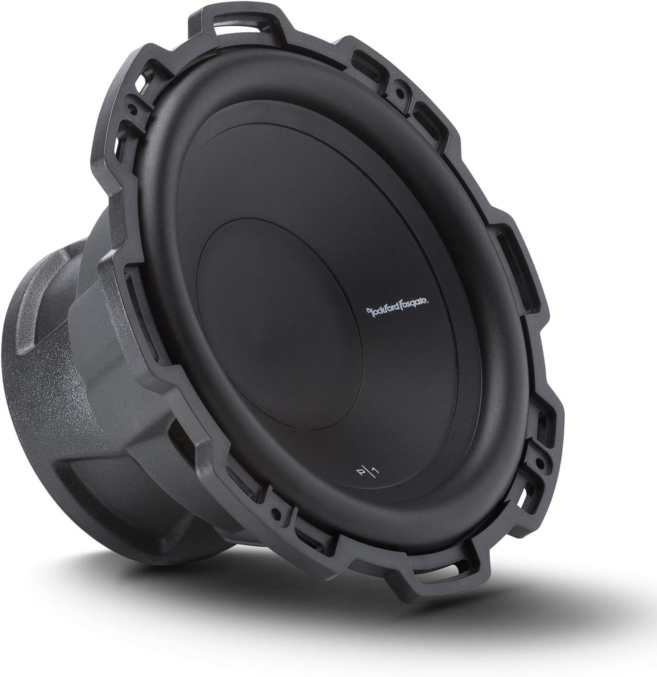 Schwarzer Subwoofer vor weißem Hintergrund. Mit rundem Lautsprecher, robustem Rahmen und Rockford Fosgate Logo. Schräge Ansicht.
