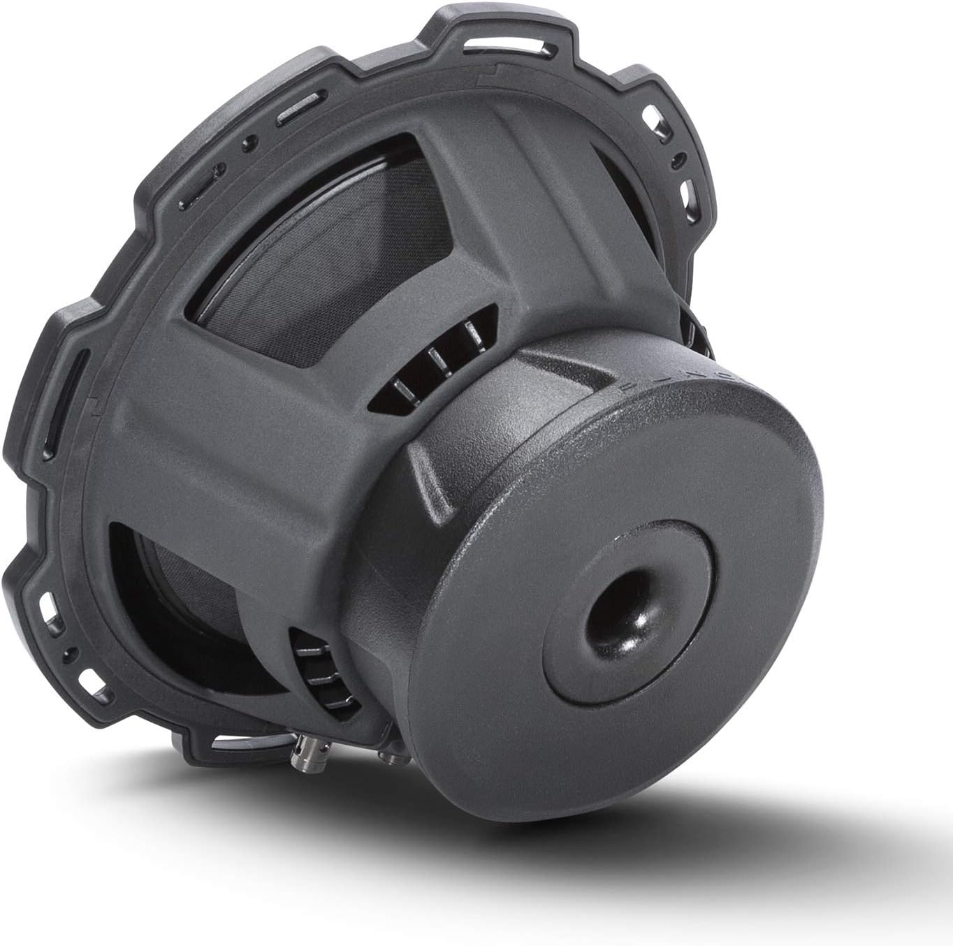 Ein dunkelgrauer Auto-Subwoofer mit kreisförmigem Design und einem zentralen Konus. Er ist angewinkelt, mit Schatten auf weißem Hintergrund.
