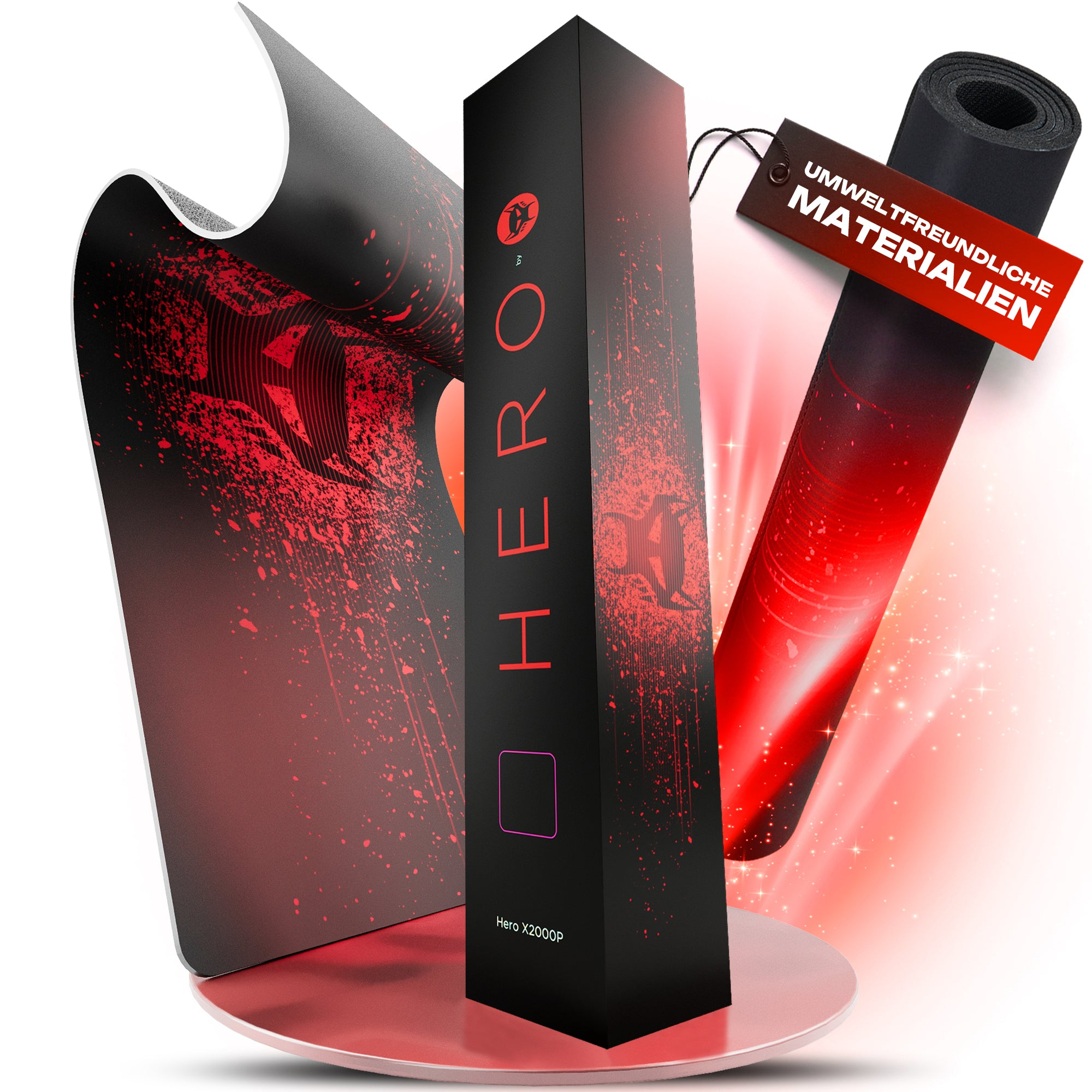 Czarne pudełko z czerwonymi akcentami, tekst 'HERO', etykieta produktu z niemieckim tekstem i zwinięta mata do jogi.