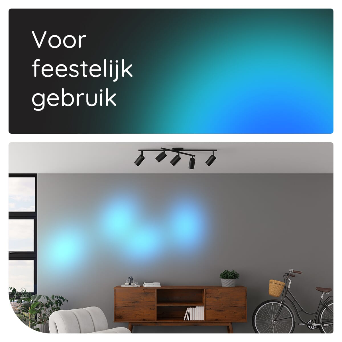 Ein Raum mit einem Scheinwerfer. Ein Holzschrank, ein Fahrrad und ein weißes Sofa befinden sich im Raum. Die Lichter sind blau.