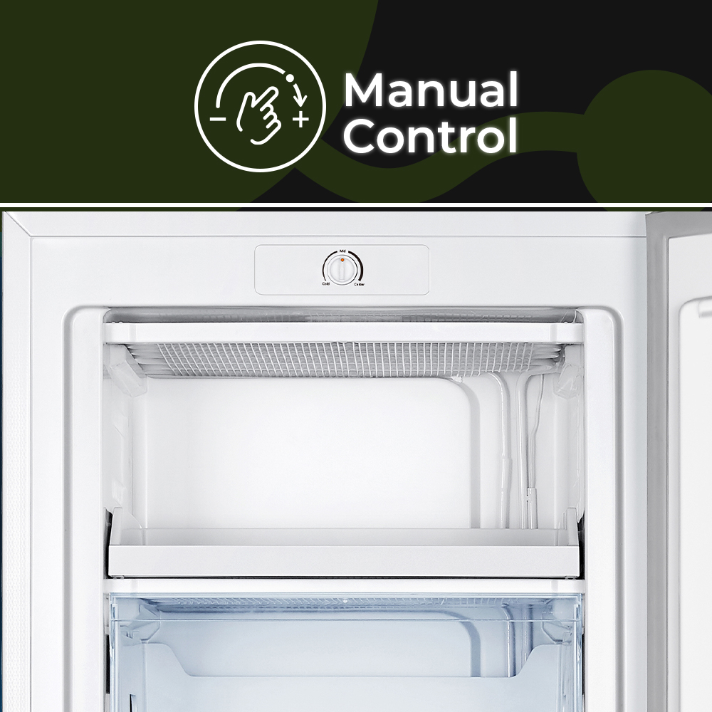 Interior abierto de refrigerador blanco con estantes. Icono y texto de control manual arriba. Dial de temperatura visible.