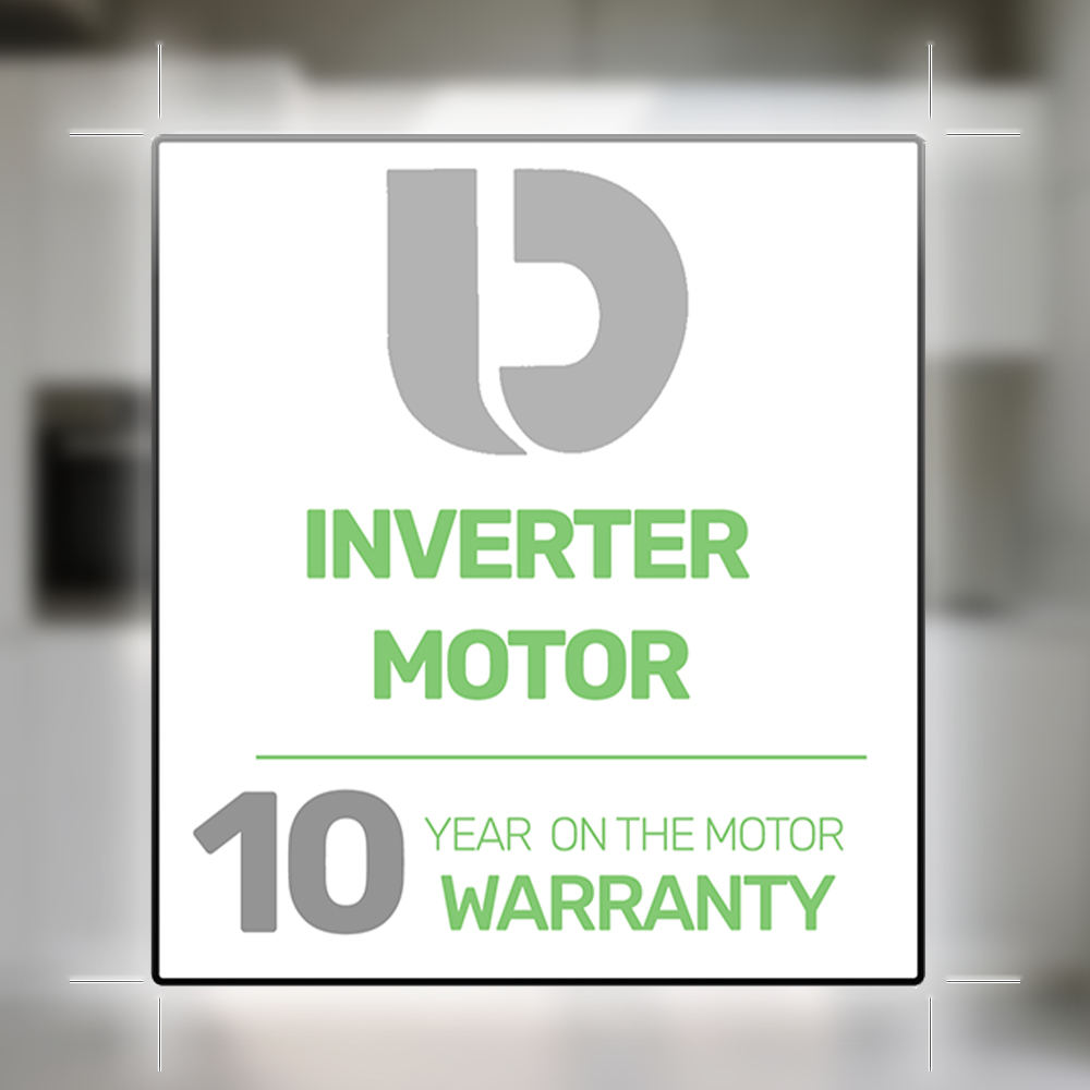 Biały kwadrat z szarym logo 'b', zielonym tekstem 'Inverter Motor', szarą '10' i 'Year on the motor warranty'.