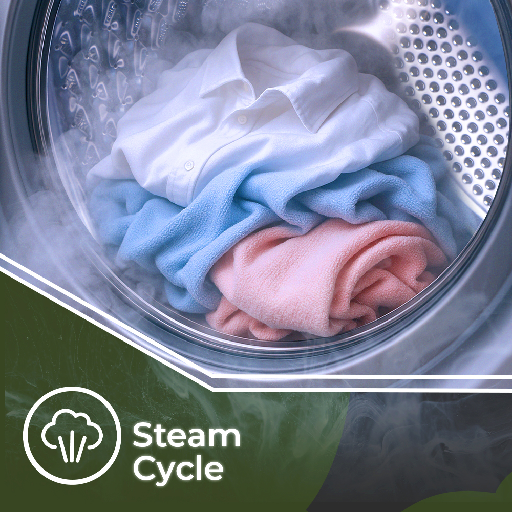 Dentro de una lavadora, se vaporizan una camisa blanca y toallas azules y rosas. El ciclo es 'Steam Cycle'.