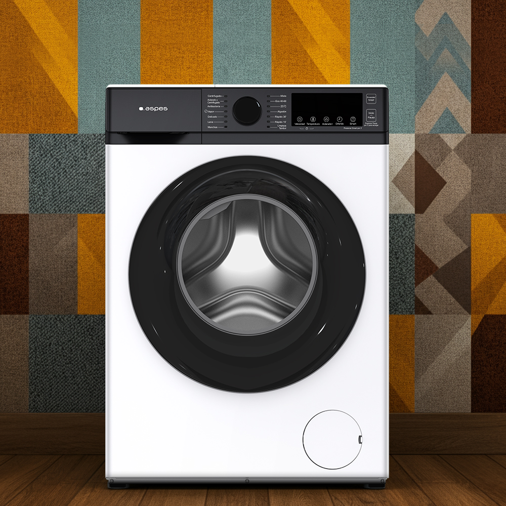 Biała pralka z czarnymi drzwiami i panelem sterowania. Geometryczna ściana w tle, drewniana podłoga.