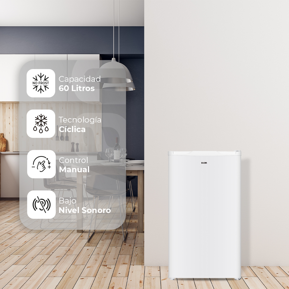 Un refrigerador blanco sobre un piso de madera. Fondo con elementos de cocina e indicadores de texto: No Frost, 60 Litros, Control Manual.