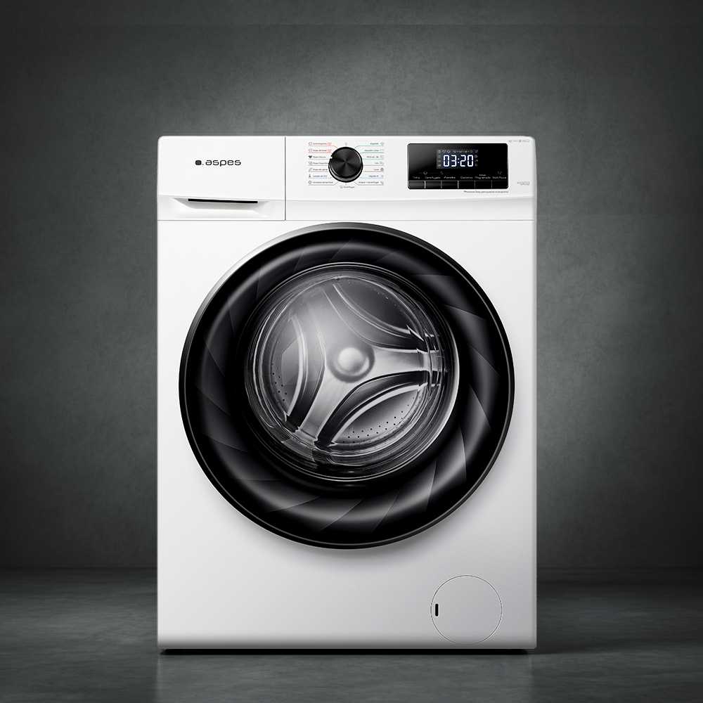 Una lavadora blanca con marco de puerta negro. Tiene una pantalla digital que muestra '03:20' y un panel de control arriba.