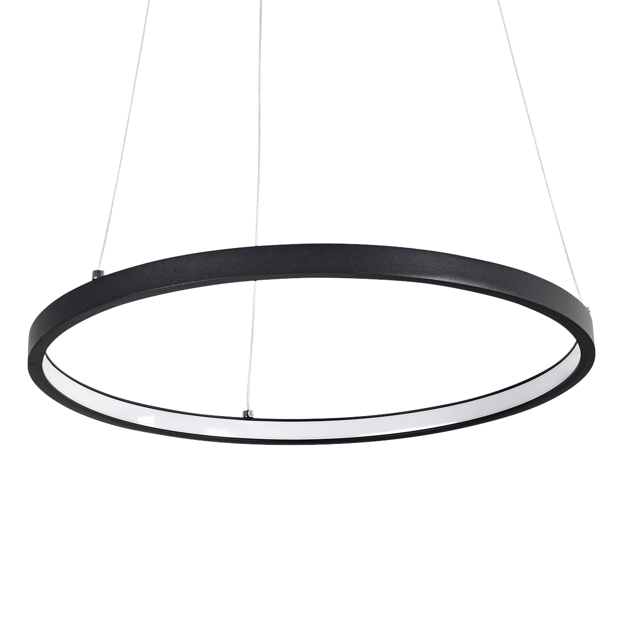 Eine moderne, kreisförmige, schwarze Leuchte hängt von der Decke. Das Licht hat einen weißen Innenraum und einen schwarzen Außenring.