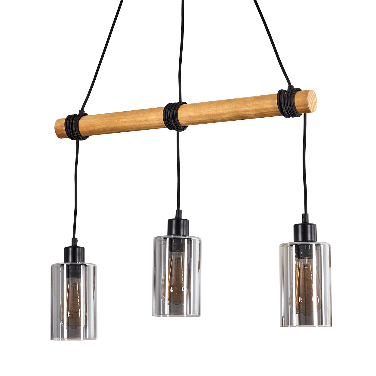 Eine moderne Pendelleuchte mit drei Glasschirmen, die an einem Holzbalken hängen. Schwarze Kabel und Glühbirnendetails sind sichtbar.