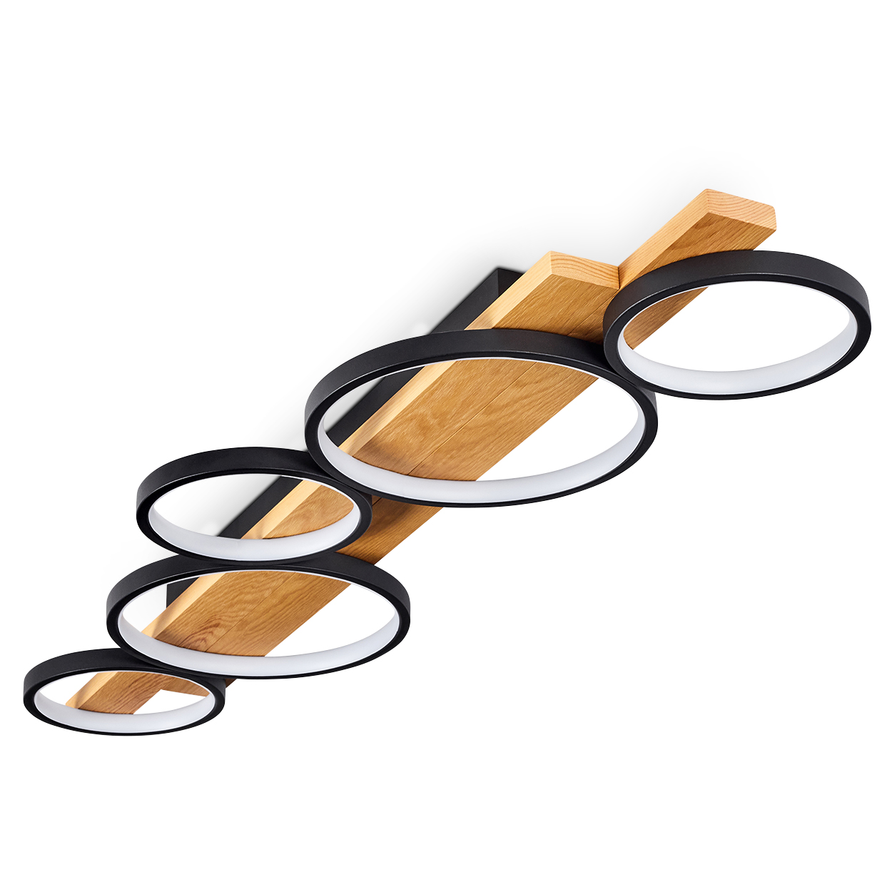 Moderne Deckenleuchte mit schwarzen Ringen und Holzbalken vor weißem Hintergrund.