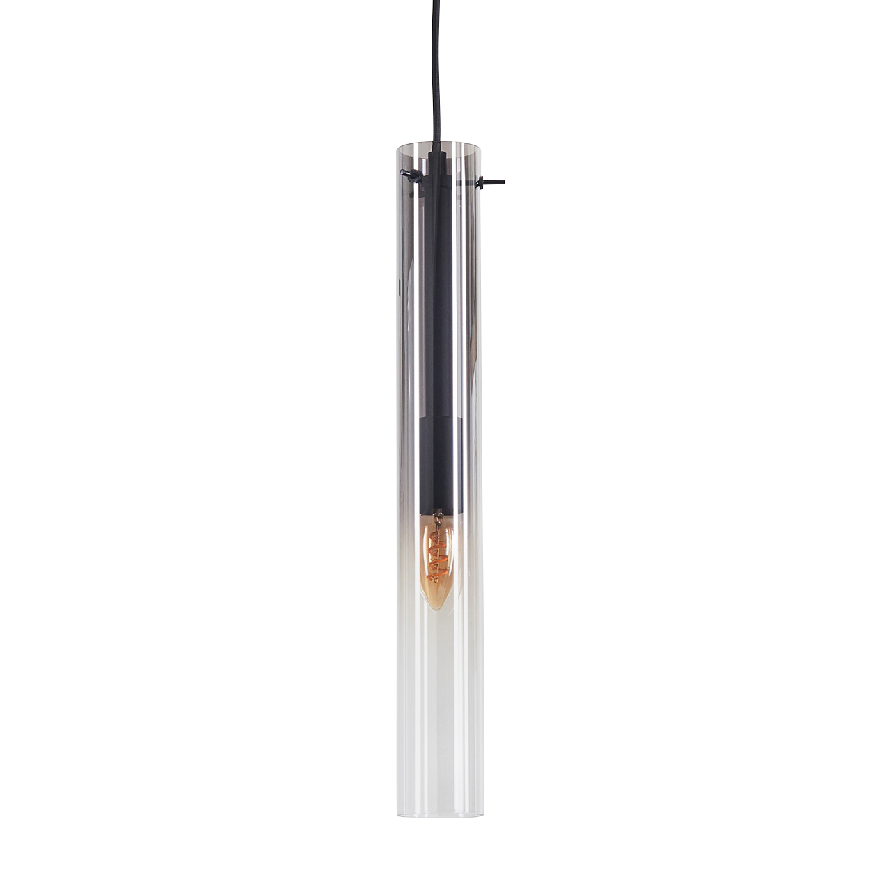 Eine moderne Pendelleuchte mit einem klaren Glasrohr. Im Inneren befindet sich ein schwarzer Zylinder und eine warmtonige Glühbirne.