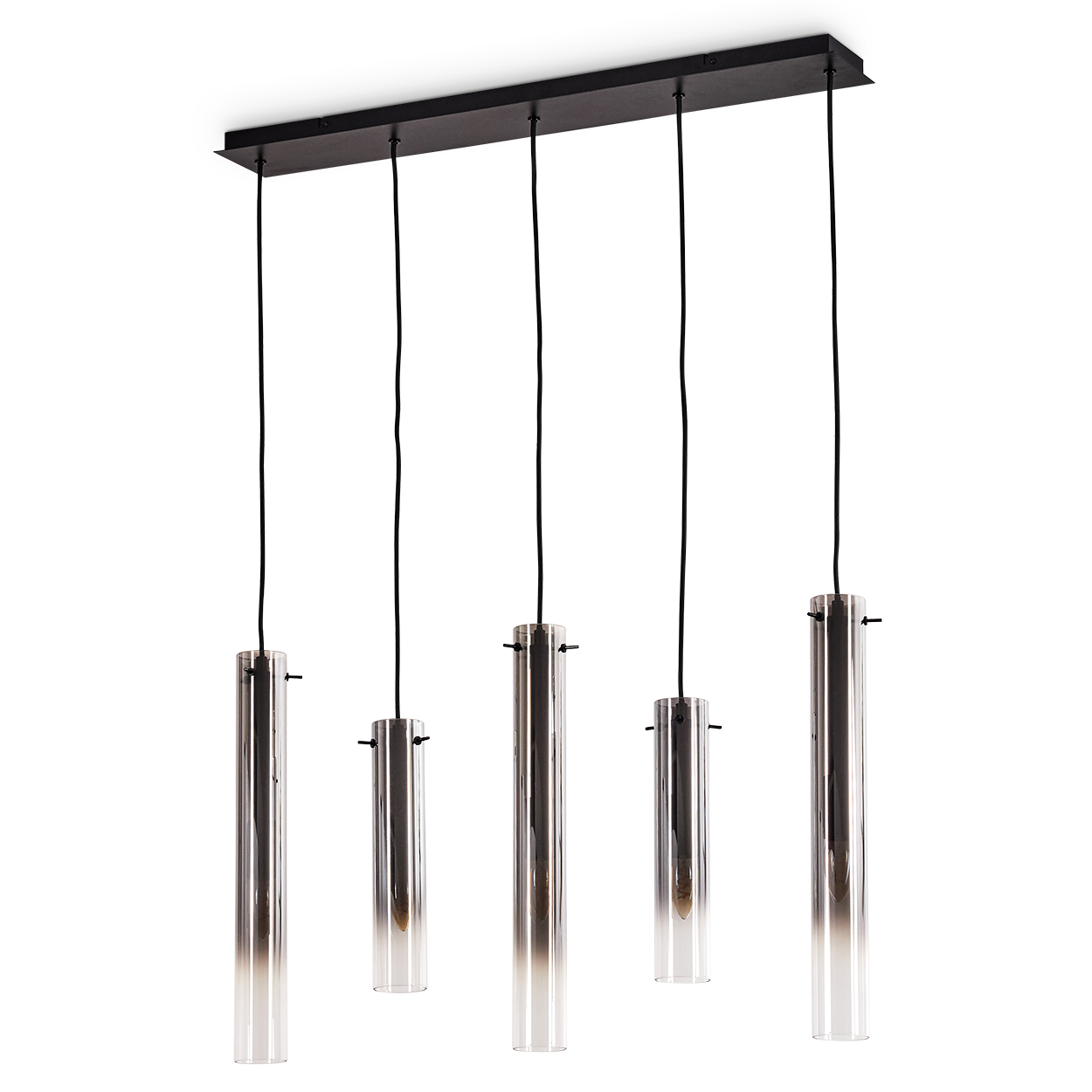 Fünf Glas-Pendelleuchten hängen an einer schwarzen rechteckigen Halterung. Jede zylindrische Leuchte hat einen Farbverlauf und schwarze Kabel.