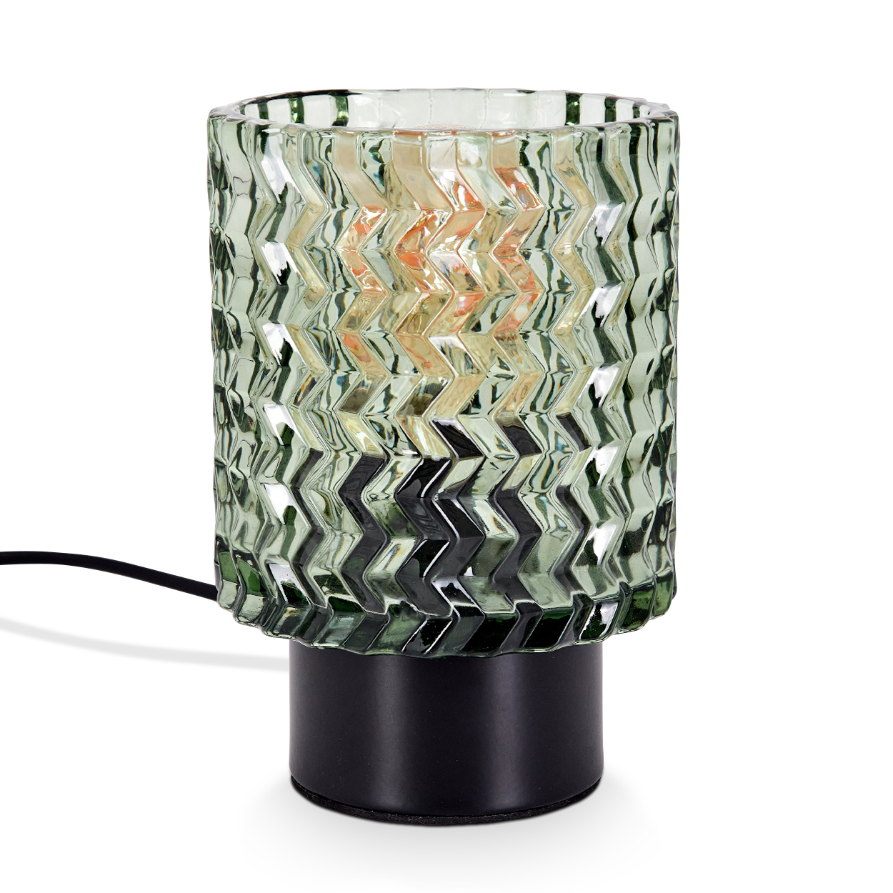 Eine dekorative Lampe mit einem strukturierten, grünen Glasschirm auf einem schwarzen Sockel. Ein schwarzes Netzkabel erstreckt sich nach links.