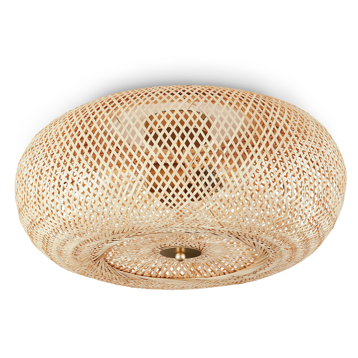Eine Deckenlampe aus geflochtenem Rattan. Die Lampe ist oval mit einem rautenförmigen Muster und einem goldfarbenen Zentrum.