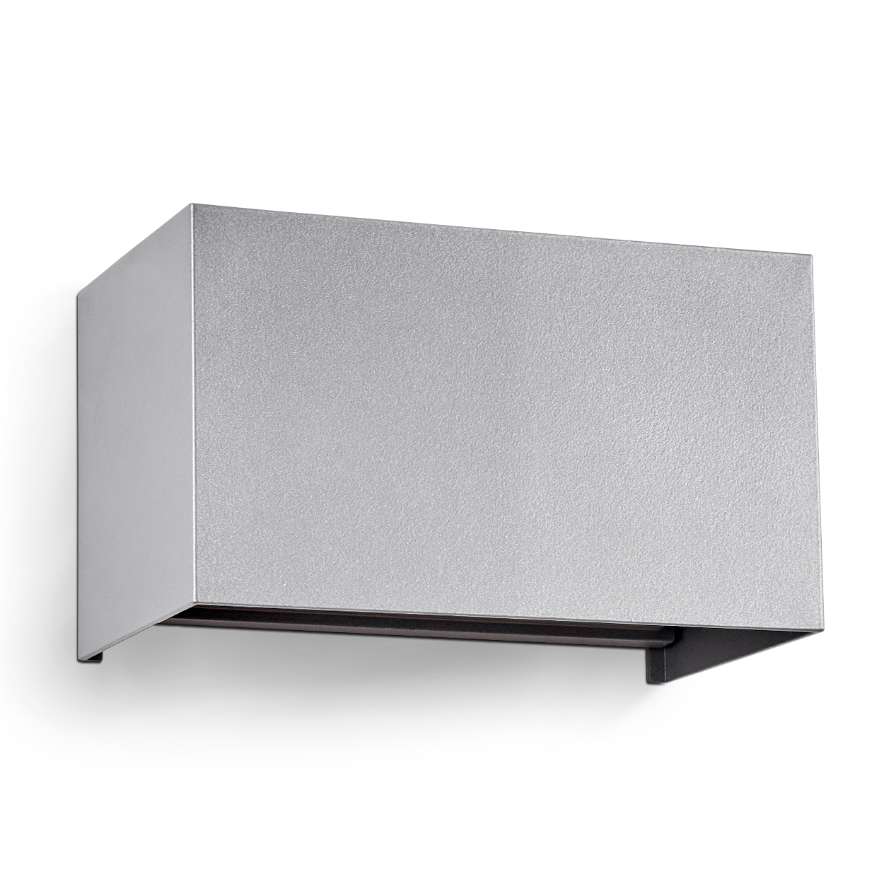 Eine moderne, silberne Wandleuchte mit rechteckiger Form. Sie ist an einer weißen Wand befestigt und wirft einen Schatten.