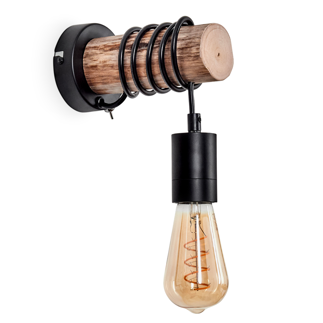 Eine rustikale Wandlampe mit Holzbalken, schwarzer Metallspirale und einer tropfenförmigen Glühbirne mit sichtbarem Glühfaden.