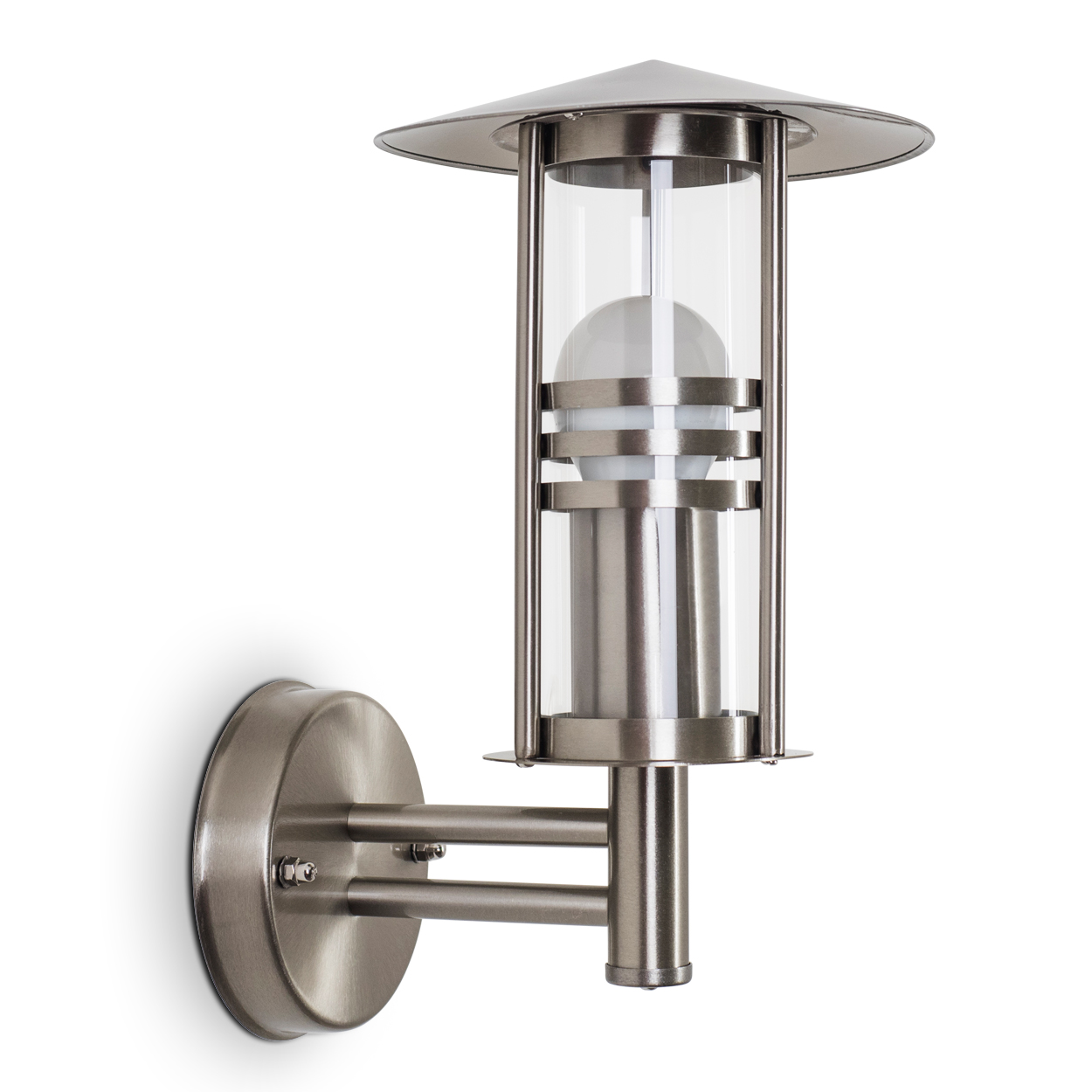 Eine metallische Wandlampe mit zylindrischem Glasschirm und konischer Oberseite. Sie ist an einer weißen Wand montiert. Die Lampe hat ein modernes Design.