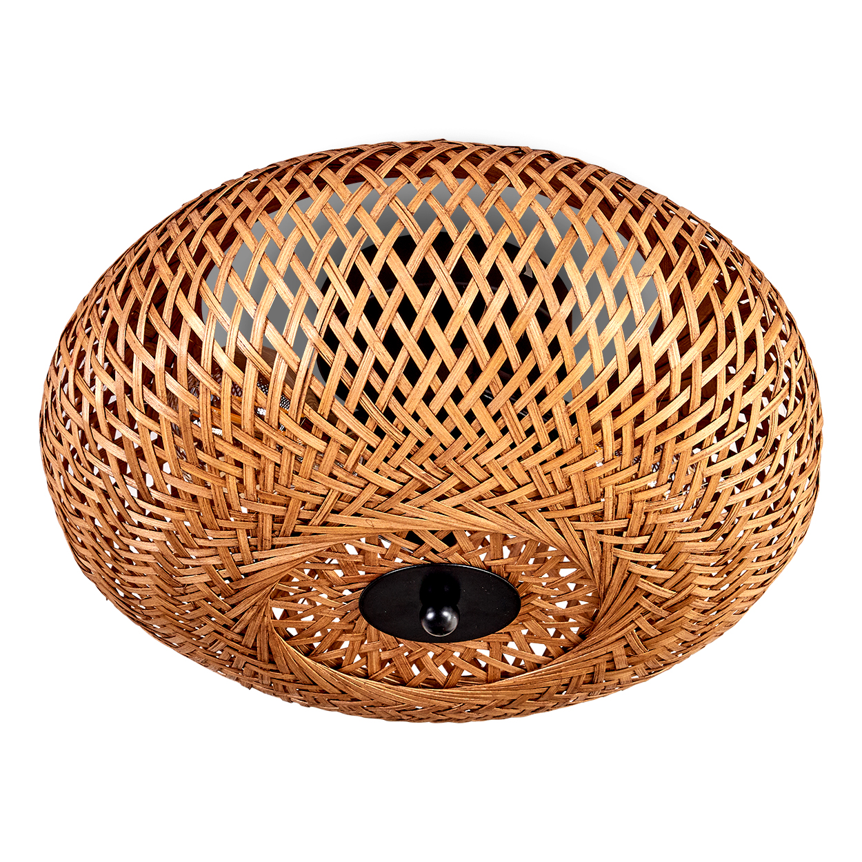 Eine Deckenlampe aus geflochtenem Rattan. Die Lampe ist braun und ovalförmig mit schwarzem Sockel. Der Hintergrund ist weiß.
