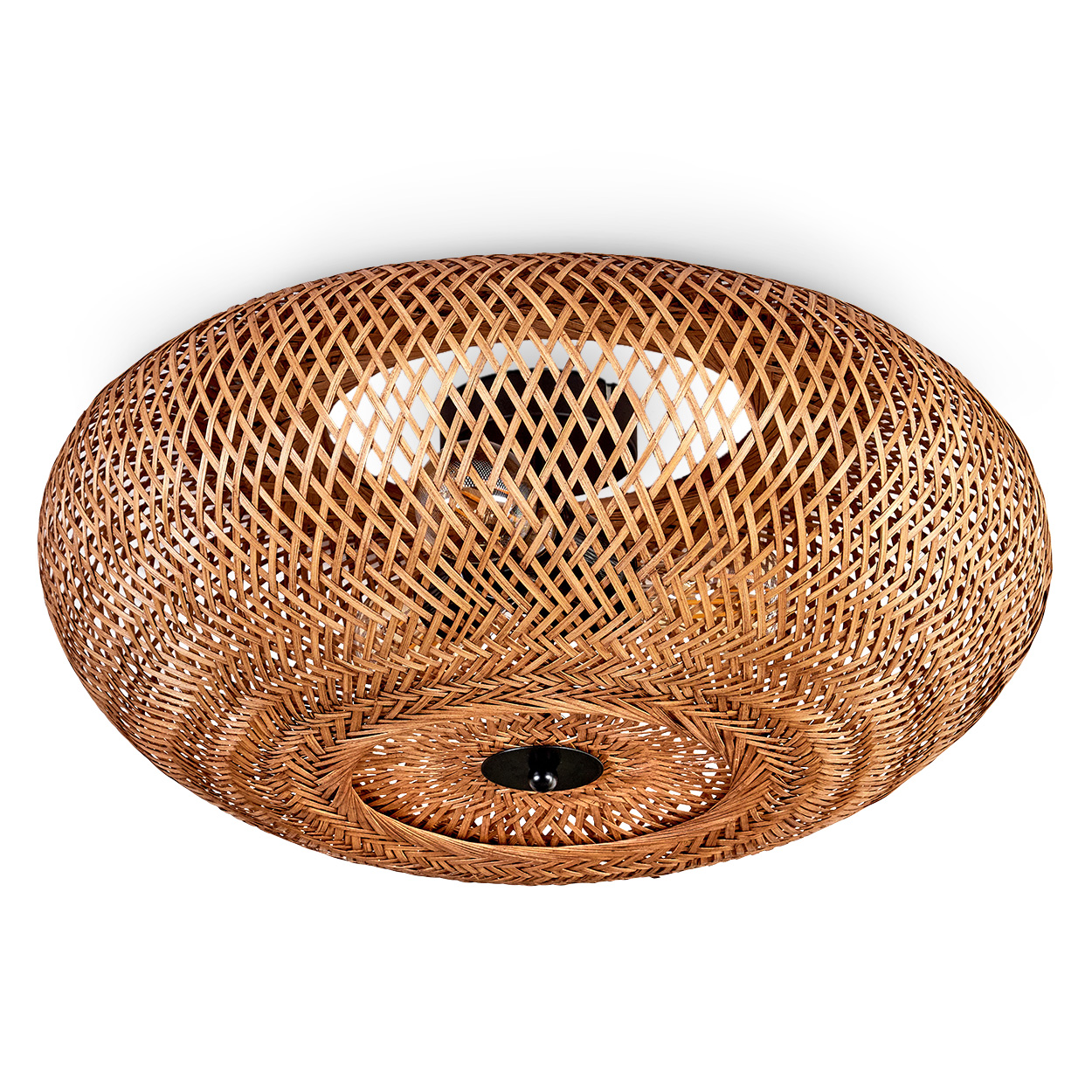 Eine ovale Deckenlampe aus geflochtenem Rattan mit schwarzem Zentrum und weißem Innenraum. Der Hintergrund ist weiß.
