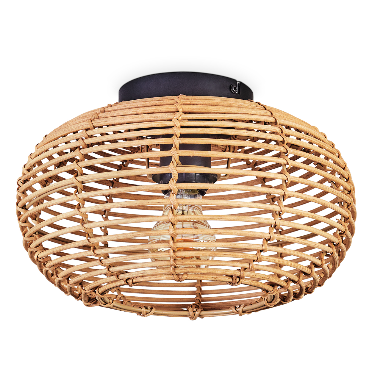 Eine gewebte Pendelleuchte aus Rattan mit schwarzem Sockel und einer sichtbaren Glühbirne.