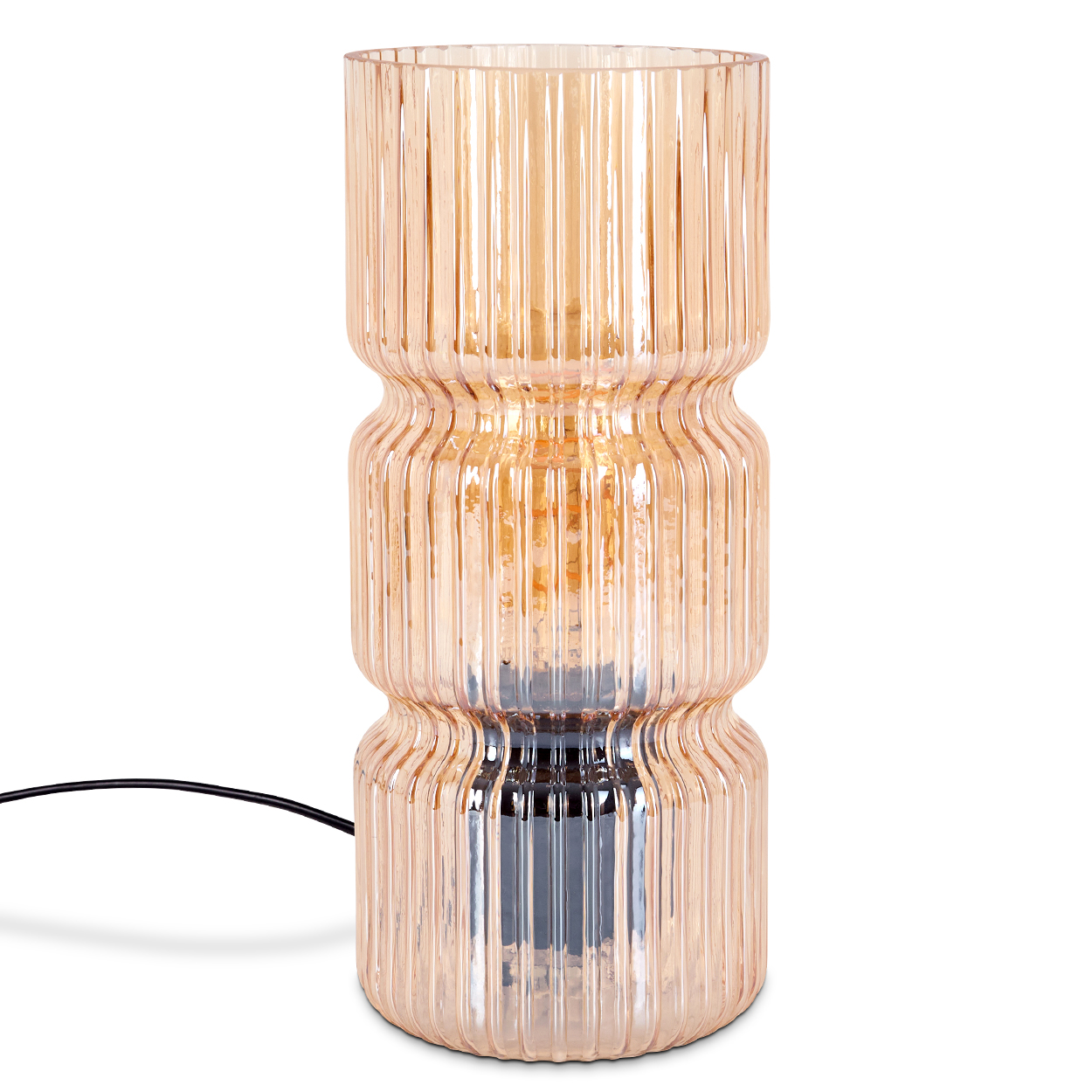 Eine dekorative Lampe aus Glas. Sie hat eine Pfirsichfarbe. Die Lampe steht auf weißem Hintergrund. Sie hat ein schwarzes Kabel.