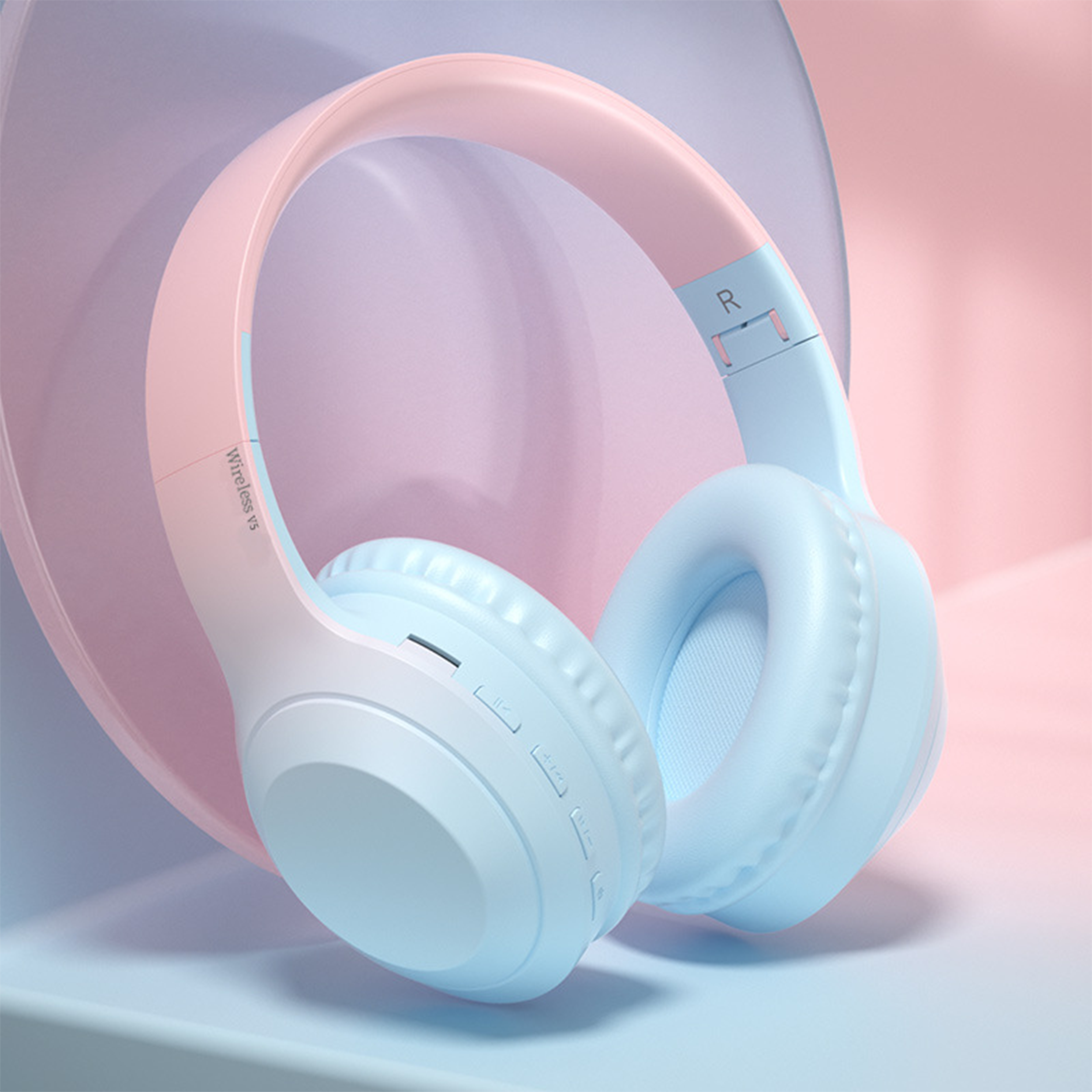 Blaue und rosa kabellose Kopfhörer. Der Hintergrund hat einen Farbverlauf aus Pink und Blau.