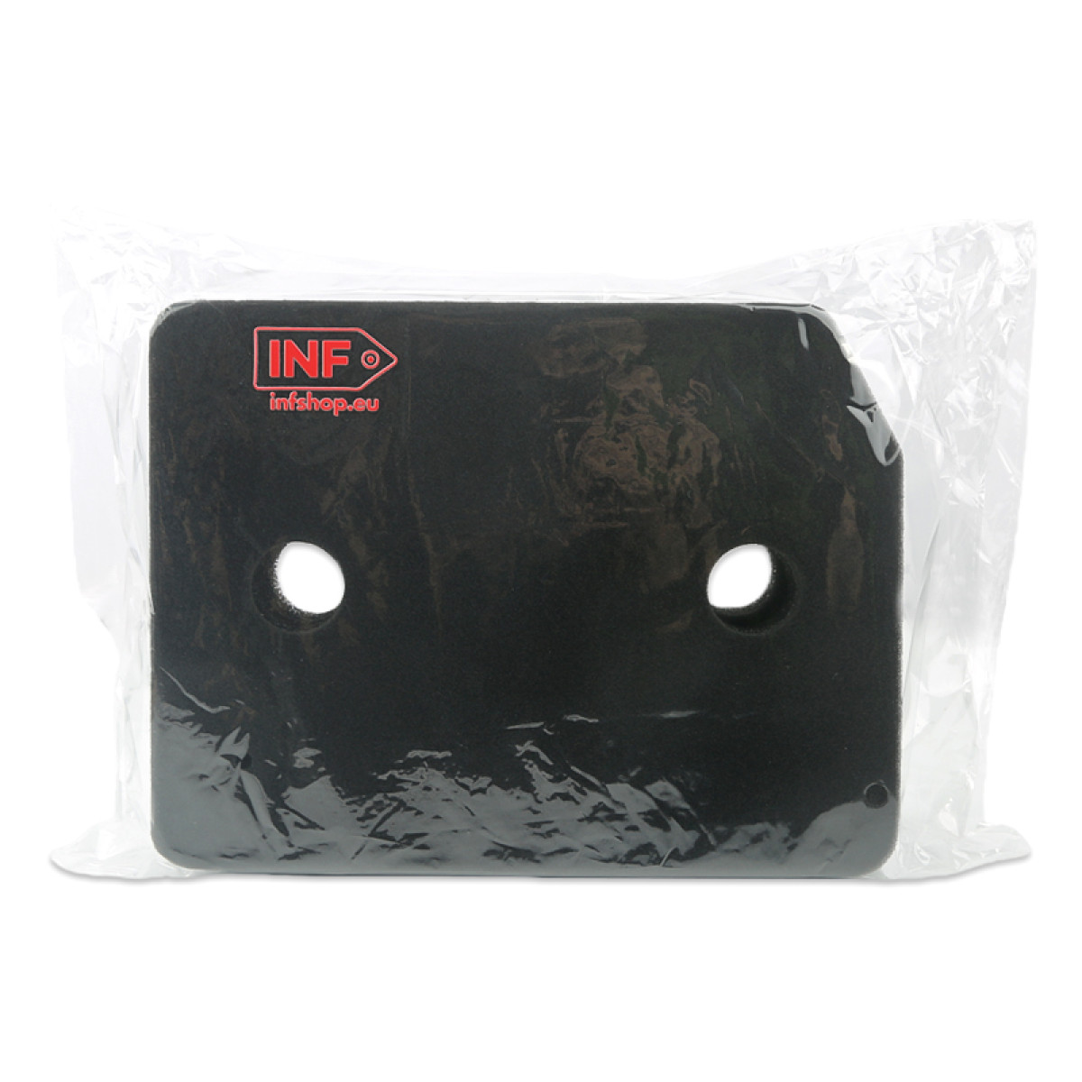 Czarny prostokątny filtr powietrza z dwoma otworami, zapakowany w przezroczystą folię, z czerwonym logo.