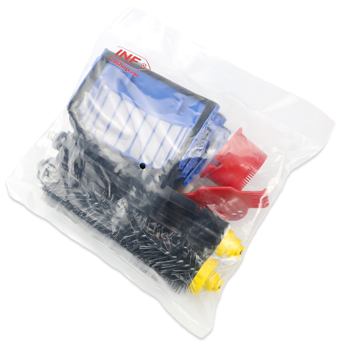 Przezroczysta plastikowa torba zawiera różne akcesoria do czyszczenia: filtry, szczotki oraz czerwone i żółte plastikowe części na białym tle.