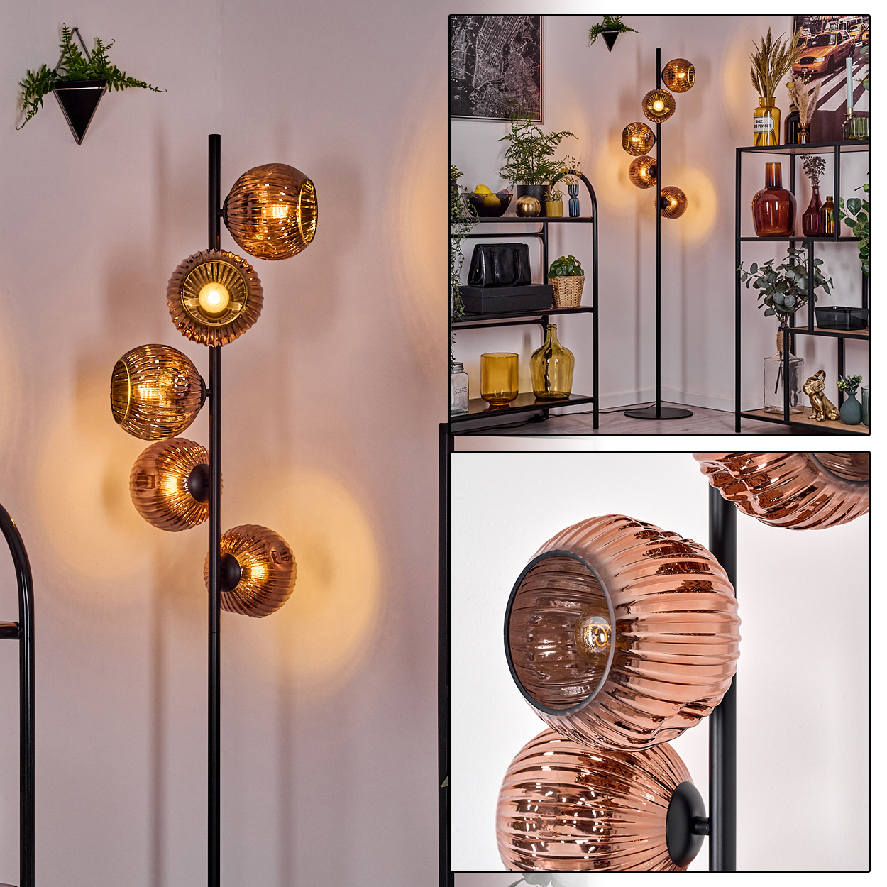 Eine moderne Stehlampe mit kupferfarbenen Glaskugeln steht in einem Raum. Die Lampe ist hoch mit mehreren Glühbirnen. Regale und Pflanzen sind im Hintergrund.