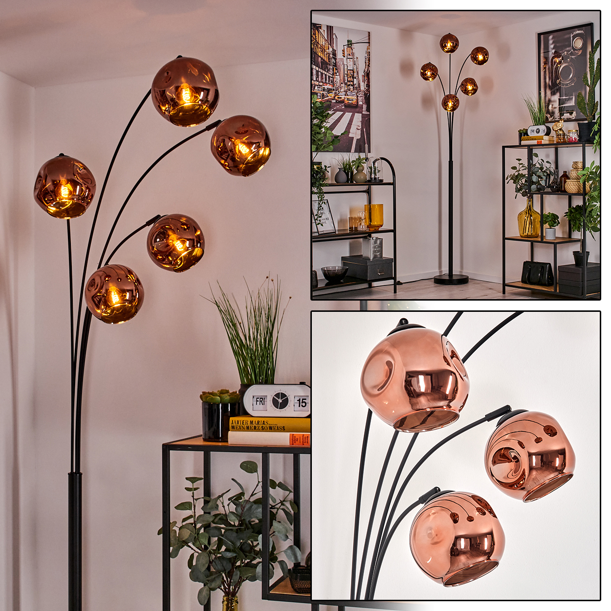 Eine moderne Stehlampe mit kupferfarbenen Kugelschirmen. Der Raum hat Regale mit Dekoration und ein Stadtbildgemälde.