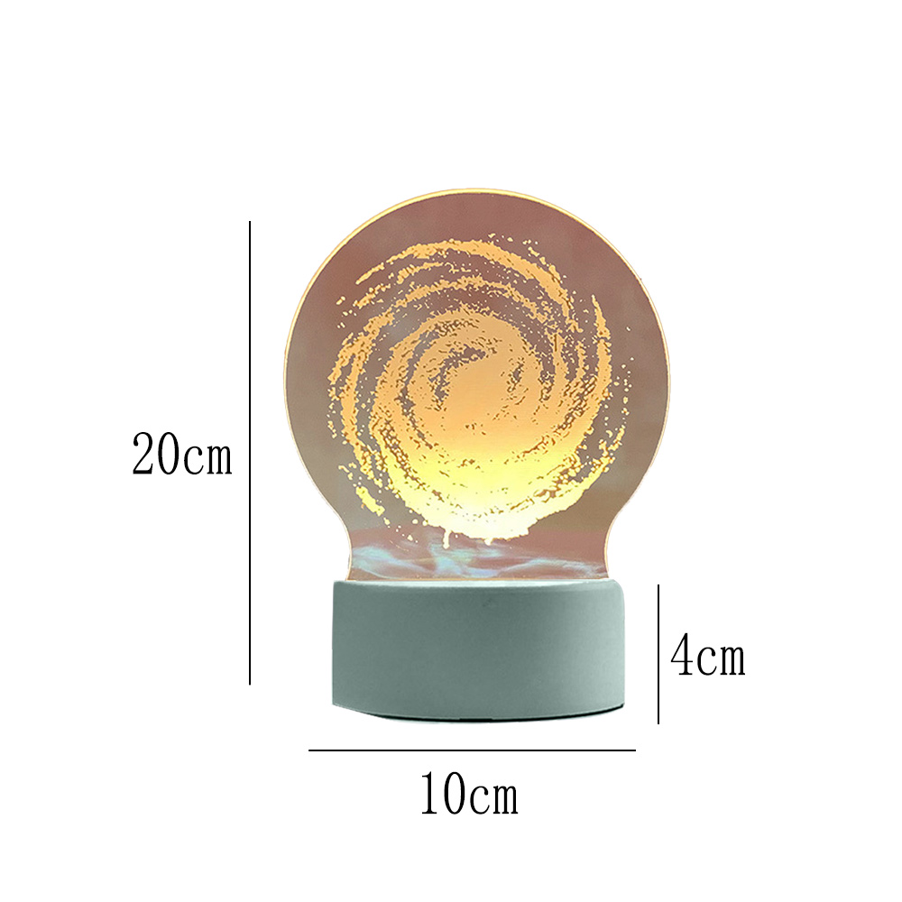 Eine dekorative Lampe mit Wirbelmuster. Sie hat einen grauen Sockel und eine runde, leuchtende Oberseite, mit angegebenen Maßen.