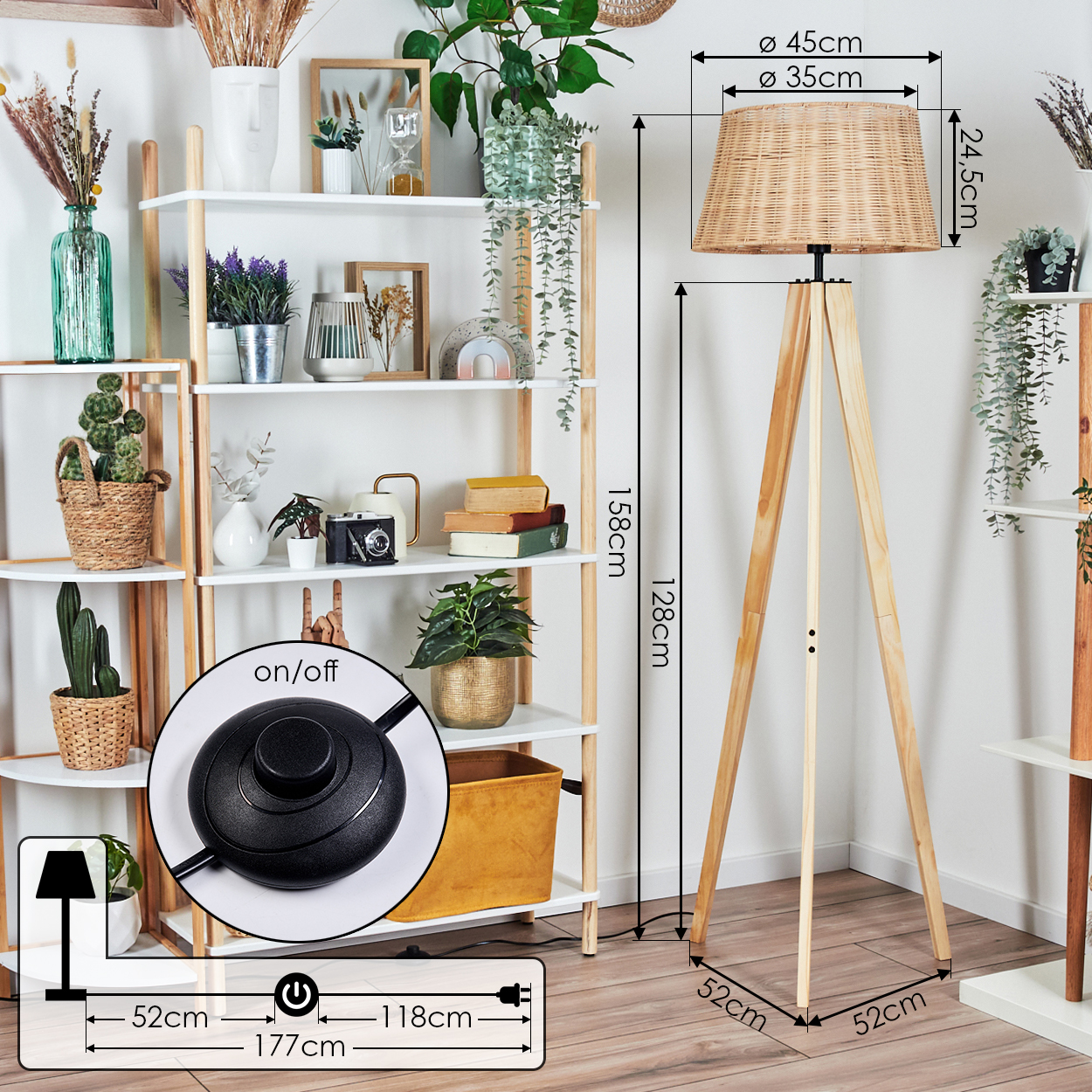 Eine Holz-Stativ-Stehlampe mit gewebtem Lampenschirm steht neben einem weißen Regal mit Pflanzen und Dekorationen.