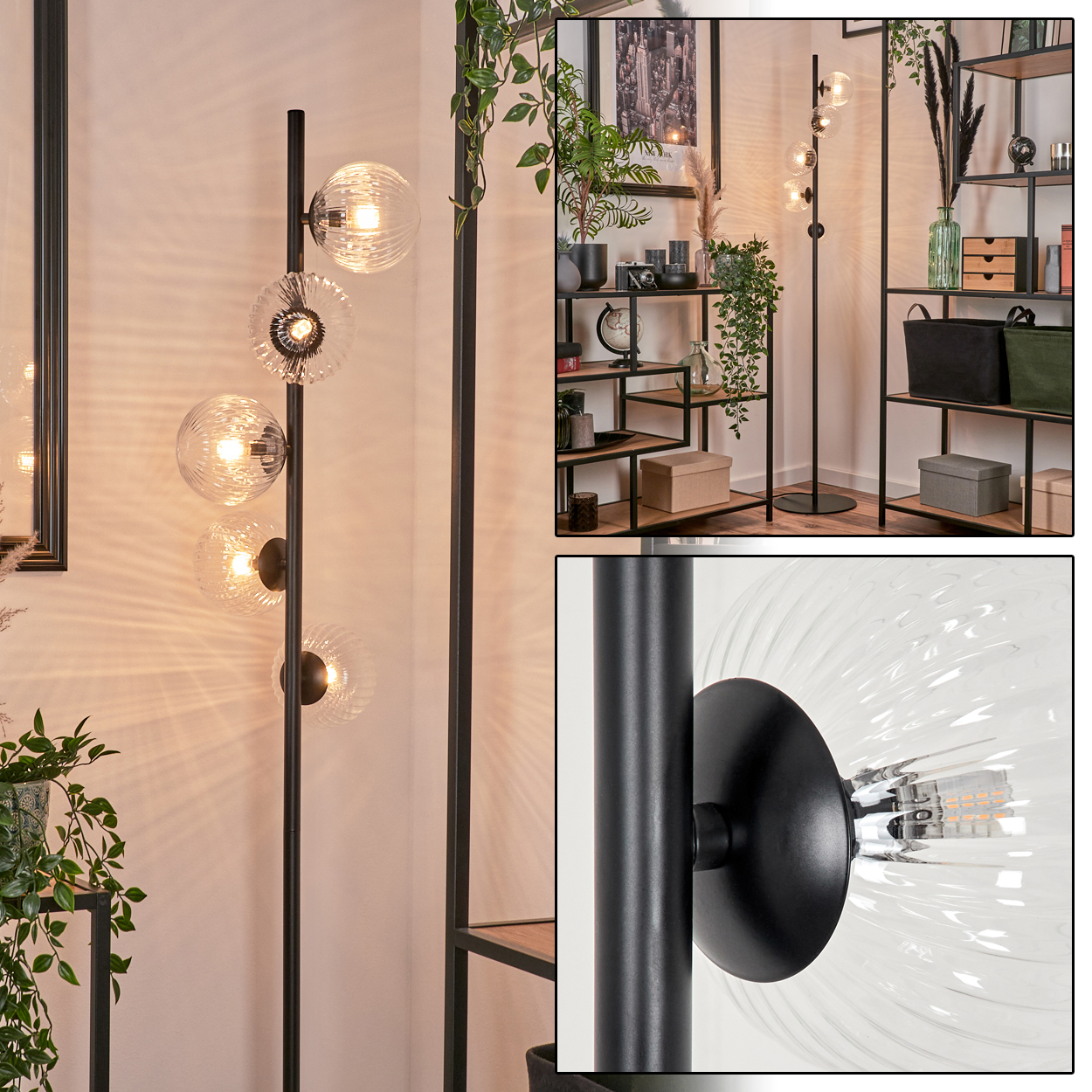 Eine moderne Stehlampe mit vier Glaskugelschirmen. Die Lampe ist schwarz, mit schwarzem Sockel. Regale, Pflanzen und Dekoration im Hintergrund.