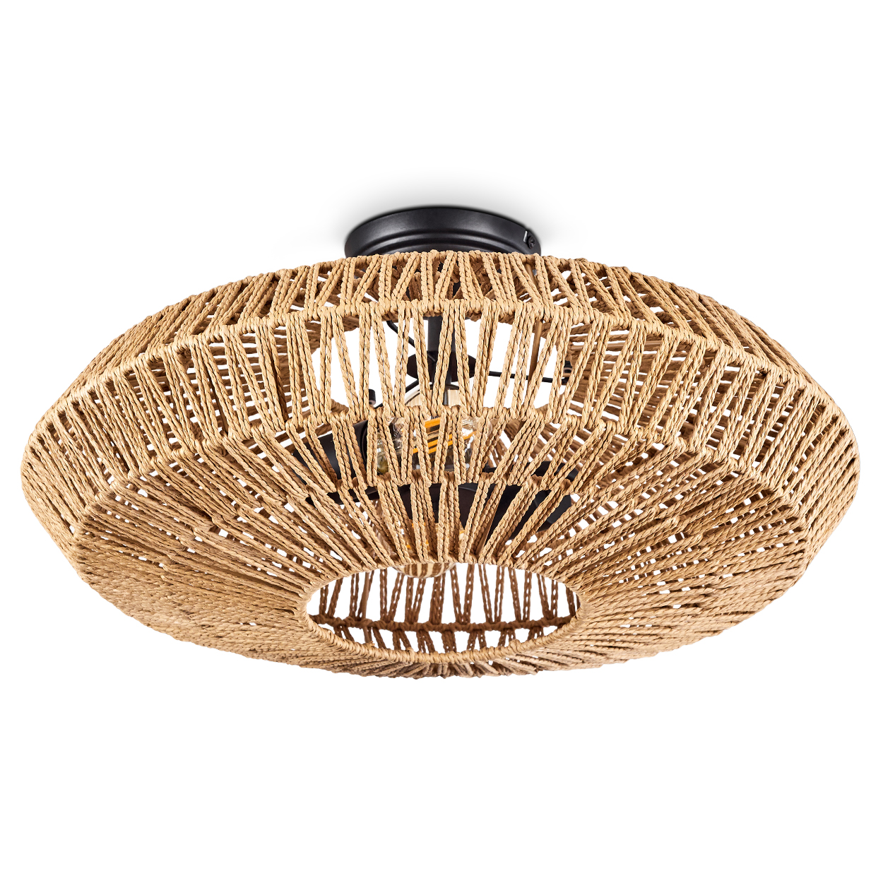 Eine gewebte, hellbraune Pendelleuchte mit schwarzem Sockel. Die Lampe hat ein kreisförmiges Design mit einem zentralen Loch, auf weißem Hintergrund.