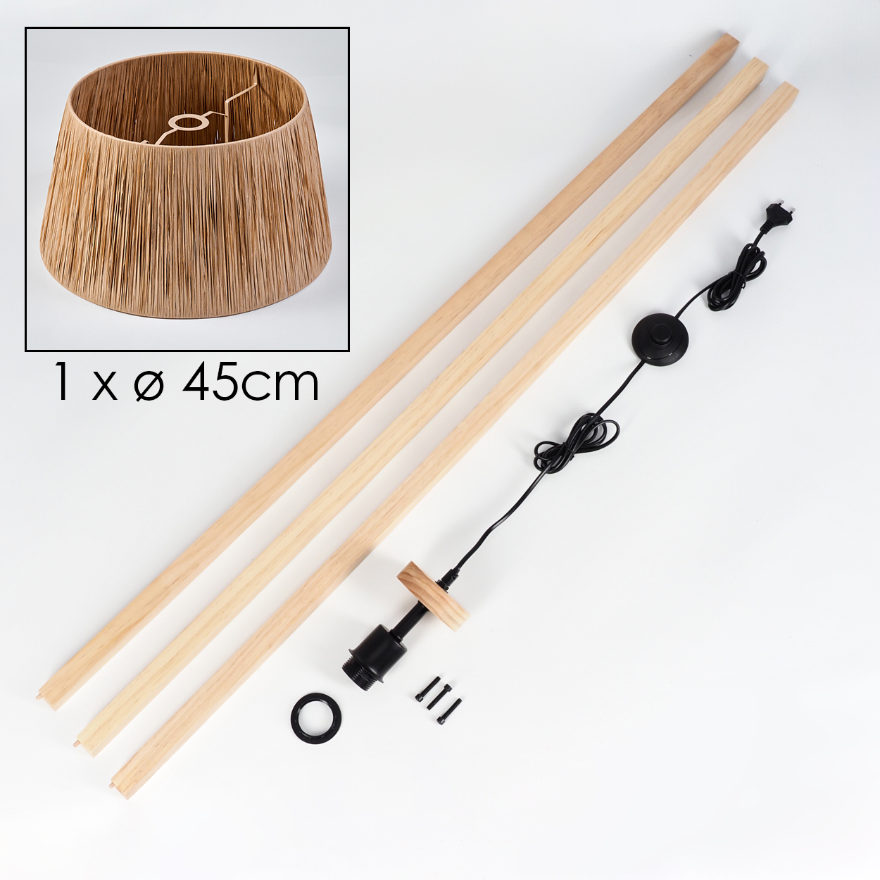 Ein zerlegter Lampenbausatz: Lampenschirm, Holzstangen, Kabel, Lampenfassung, Schrauben und ein Ring auf weißem Untergrund.