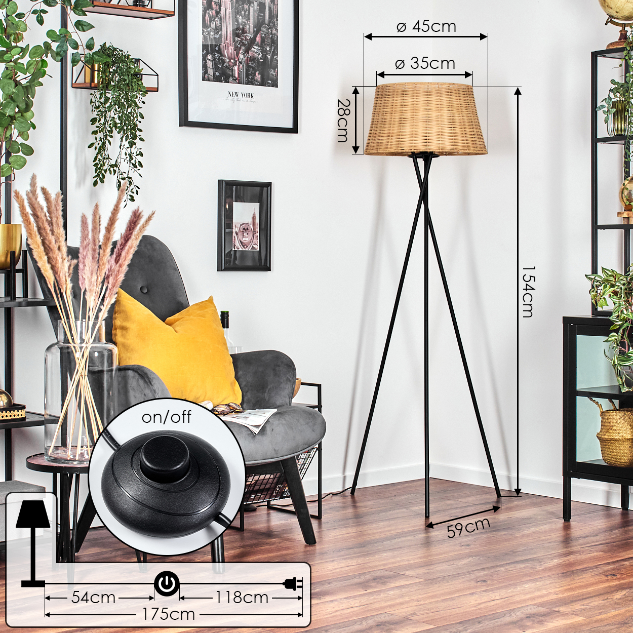 Ein Raum mit Stehlampe, Sessel und Dekorationen. Die Lampe hat einen Korbschirm. Ein Diagramm zeigt Abmessungen.