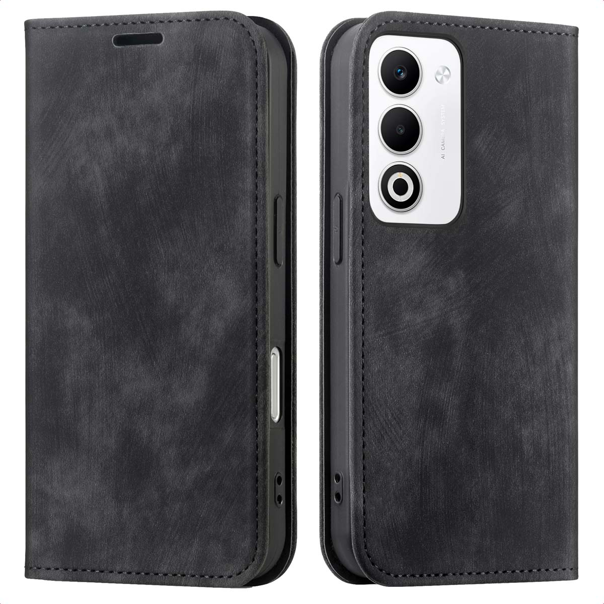 Un étui de téléphone en cuir noir, ouvert pour révéler l'arrière du téléphone avec le système de caméra. C'est un style portefeuille avec une fermeture magnétique.