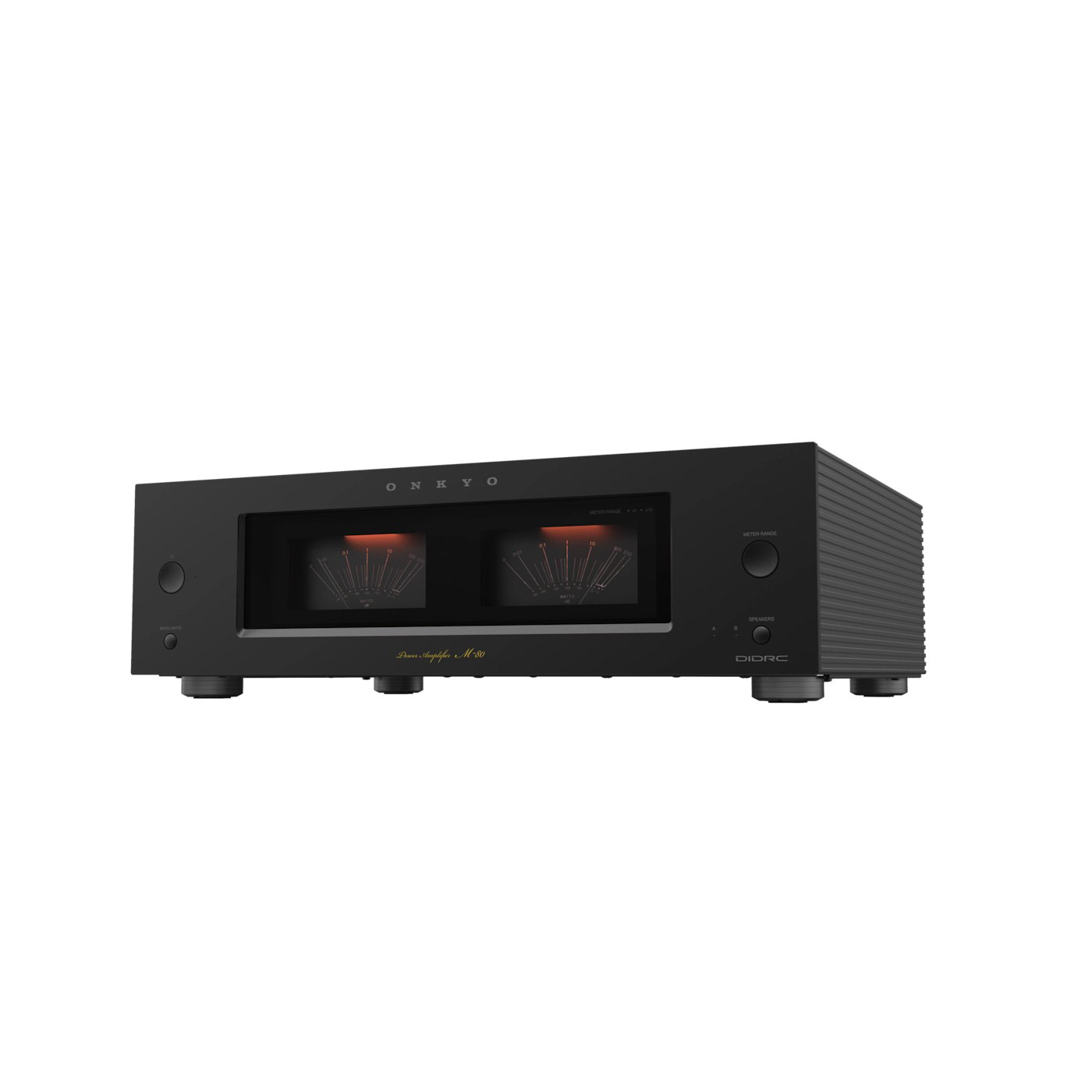 Ein schwarzer ONKYO-Leistungsverstärker M-80. Er hat zwei analoge Messgeräte, Knöpfe und eine gerippte Seitenwand. Der Hintergrund ist weiß.