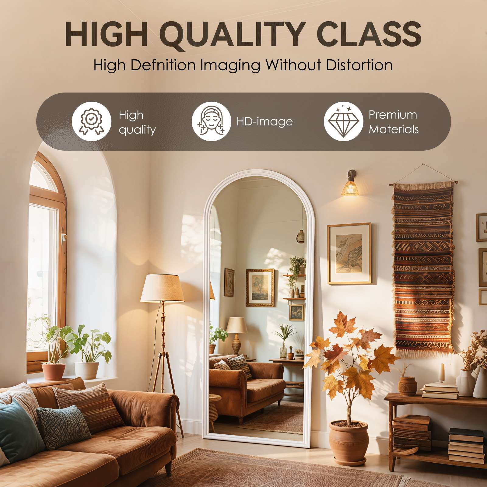 Ein Raum mit großem Spiegel, Sofa und Pflanze. Die Worte 'High Quality Class' stehen oben.